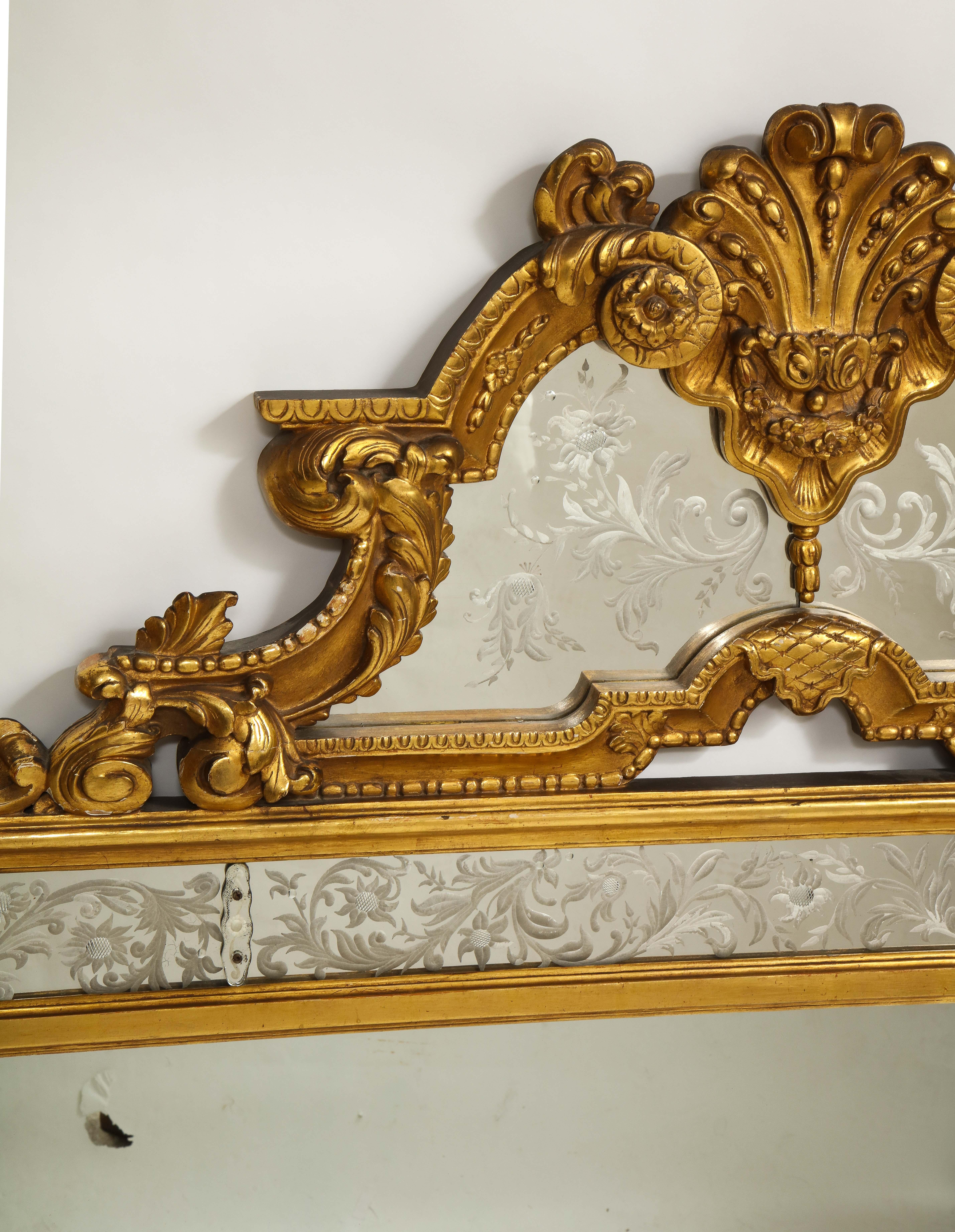 Antique Venetian 19th Century Giltwood Hand-Etched and Hand-Engraved Mirror In Good Condition In New York, NY