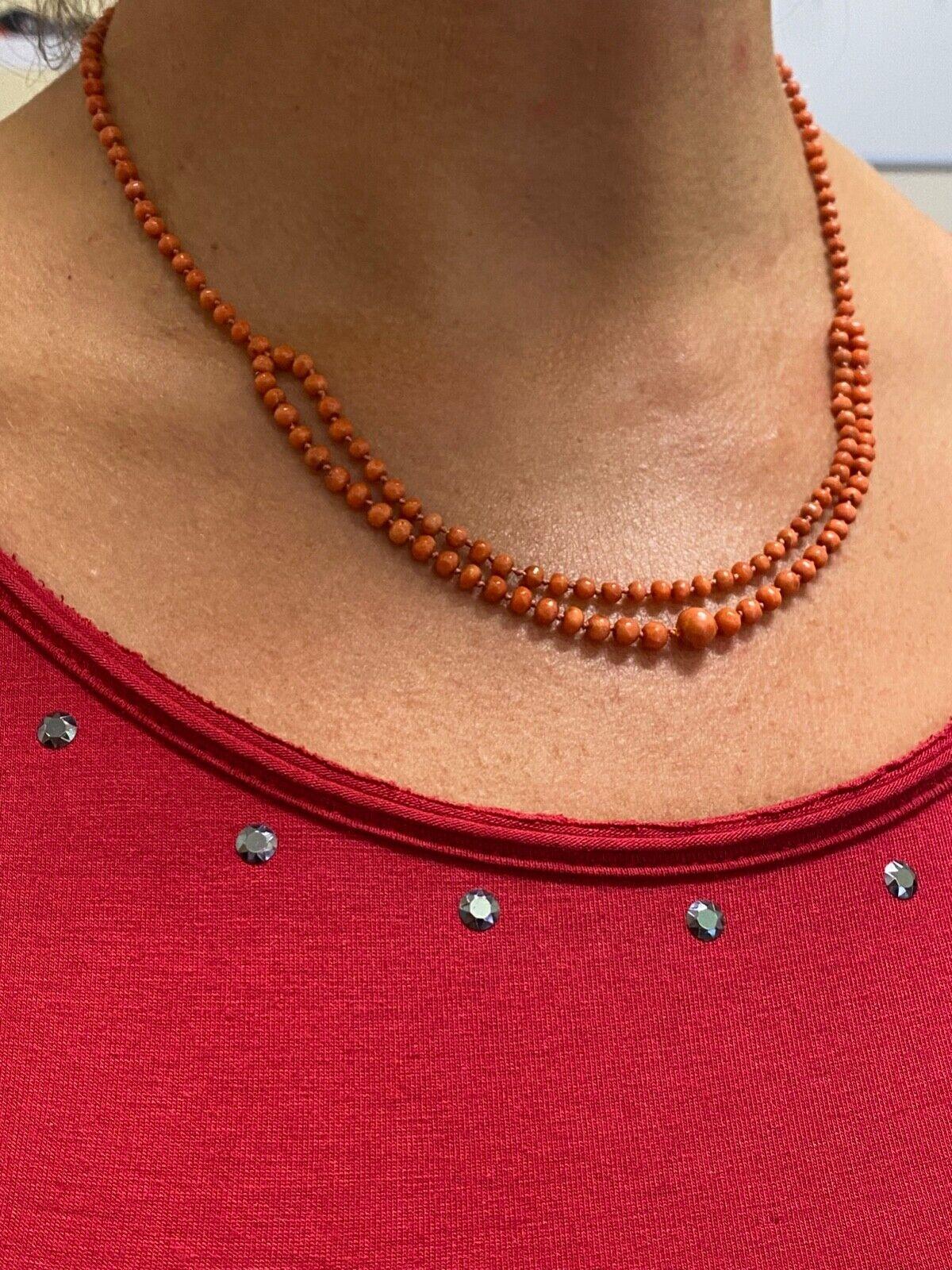 An Antique Victorian Mediterranean Coral Necklace with 18K Yellow Gold Clasp In Excellent Condition For Sale In MELBOURNE, AU