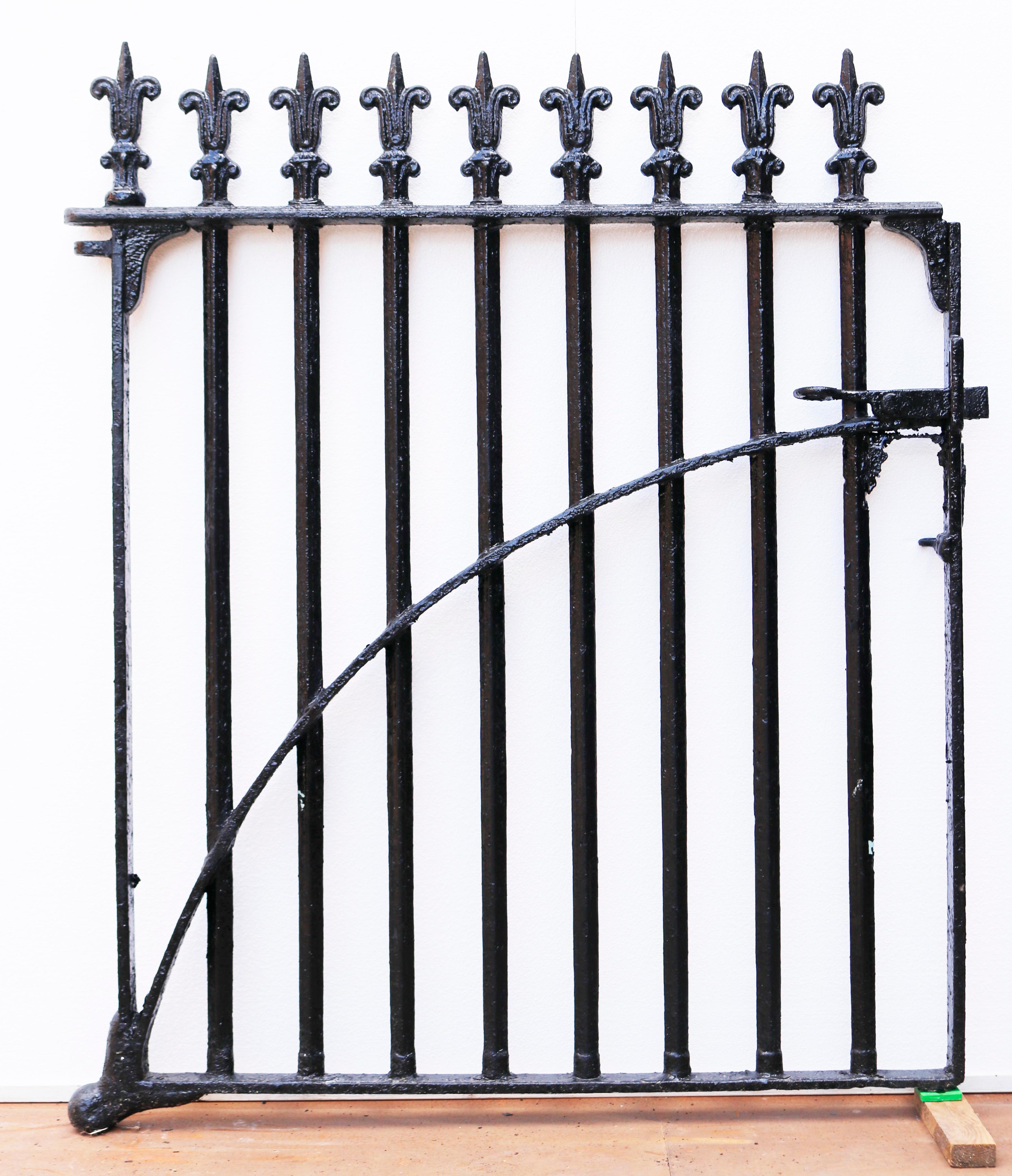 Antique Victorian Style Cast Iron Side Gate In Good Condition For Sale In Wormelow, Herefordshire