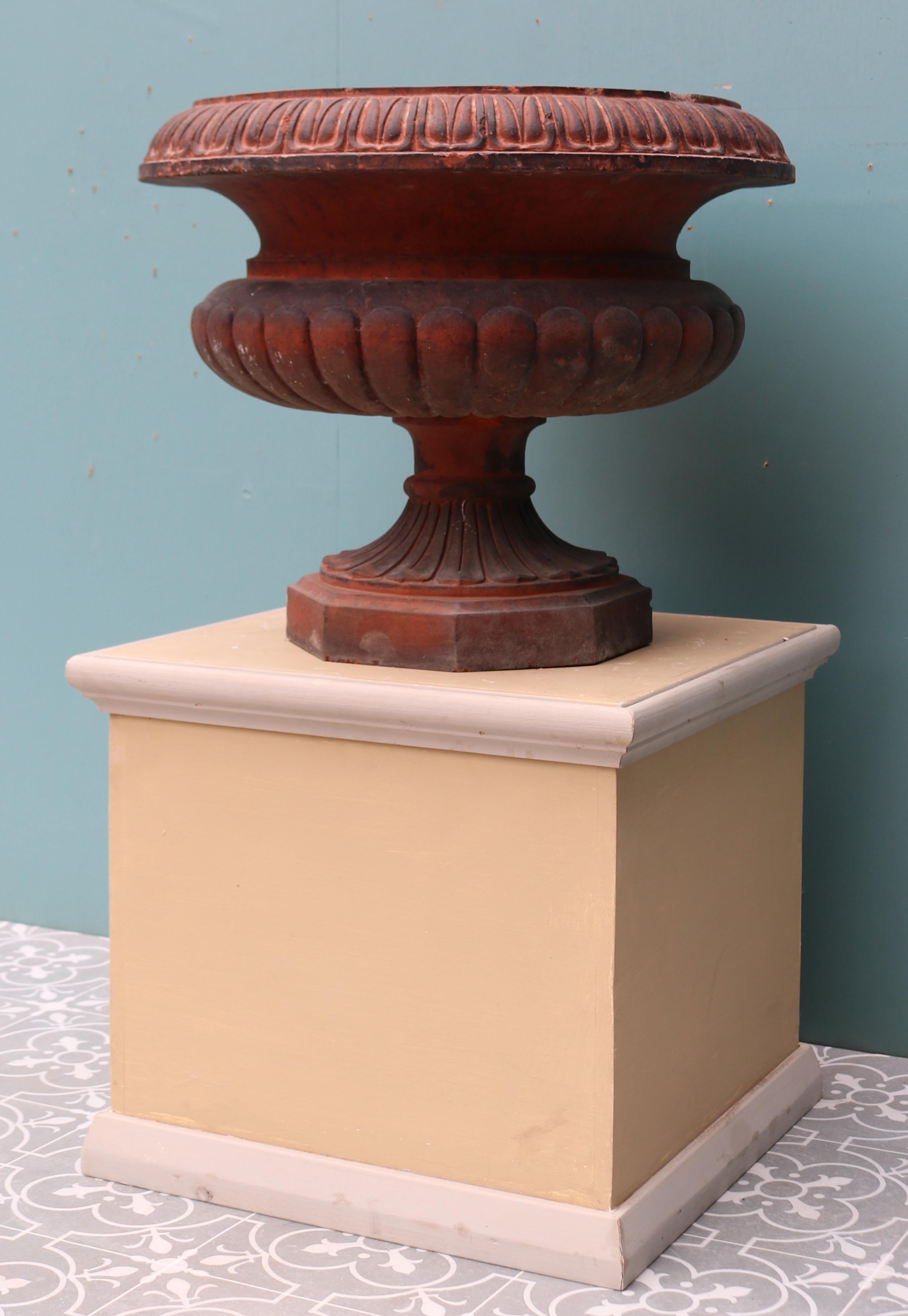 Antique Victorian Style Terracotta Garden Urn In Good Condition For Sale In Wormelow, Herefordshire