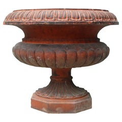 Ancienne urne de jardin en terre cuite de style victorien