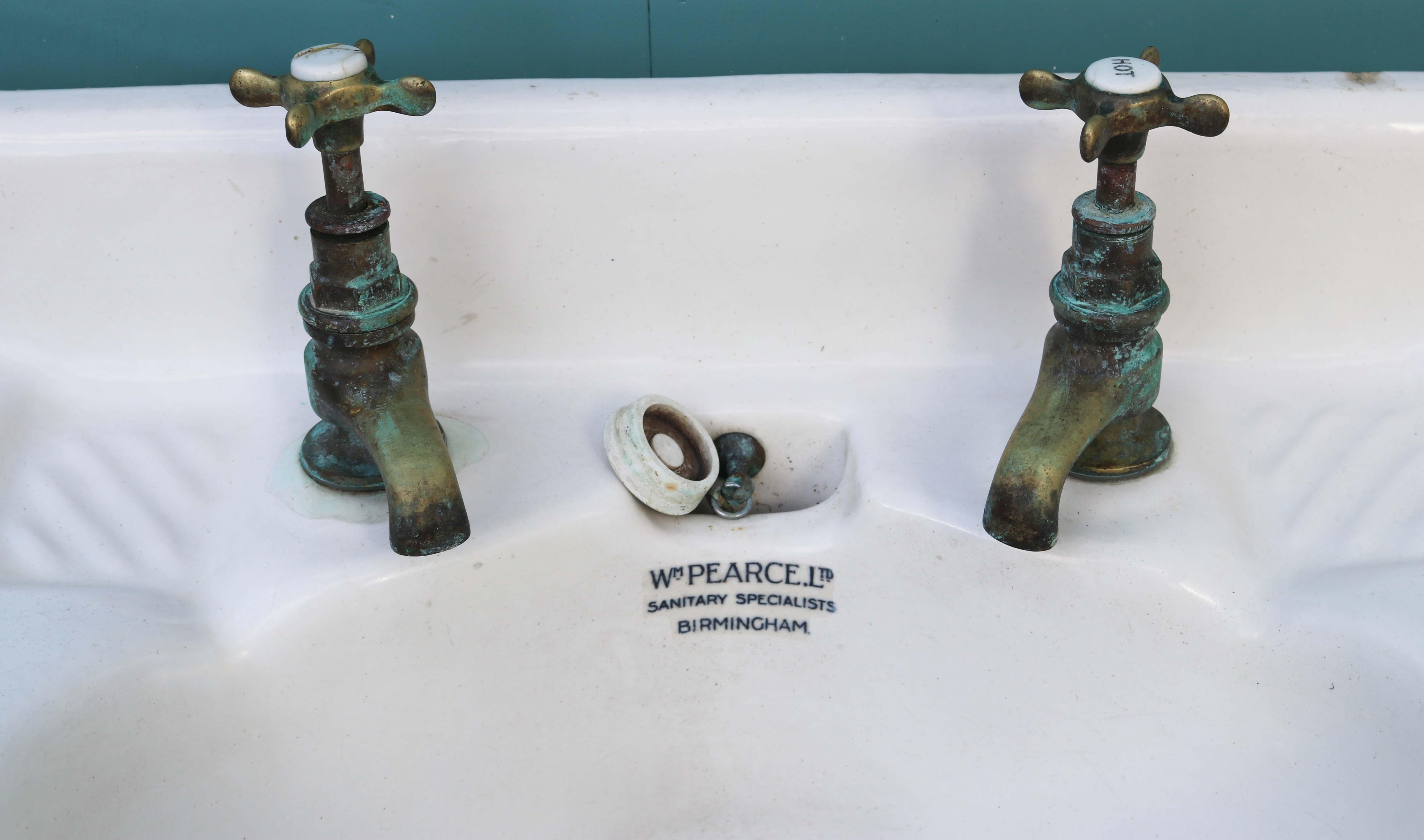 old fashioned wash basin sink