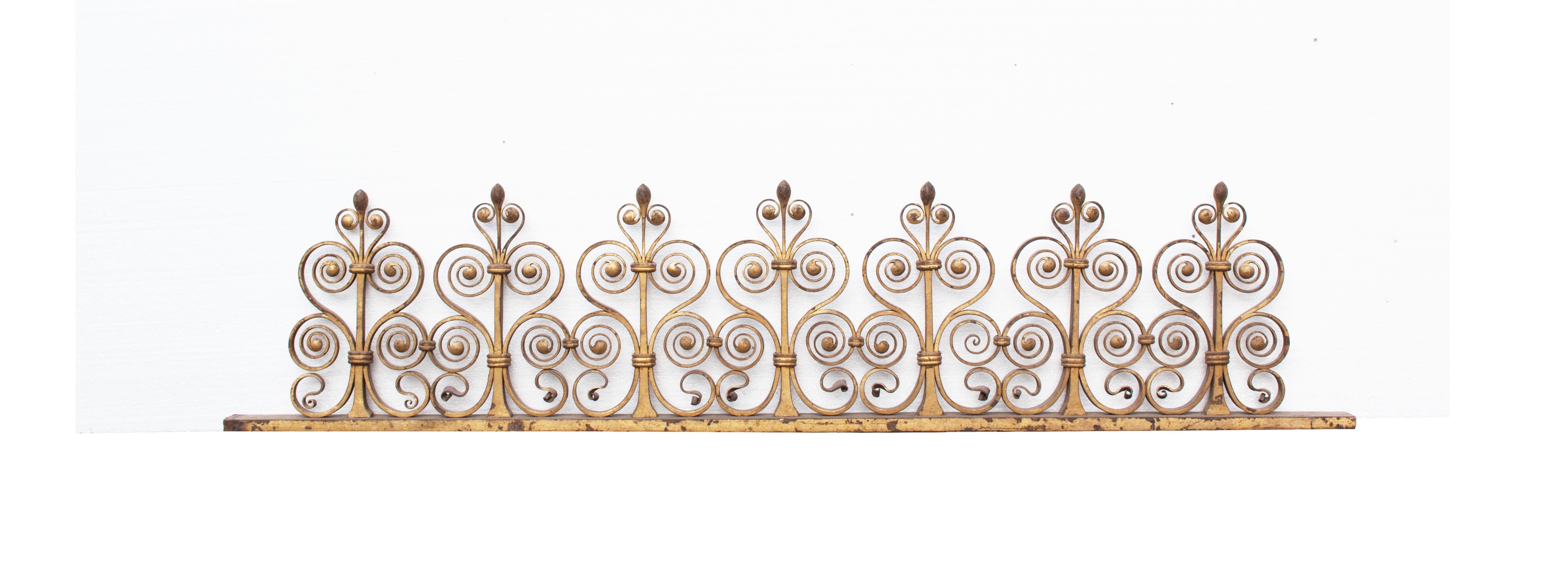XIXe siècle Ancien fronton de portail en fer forgé en vente