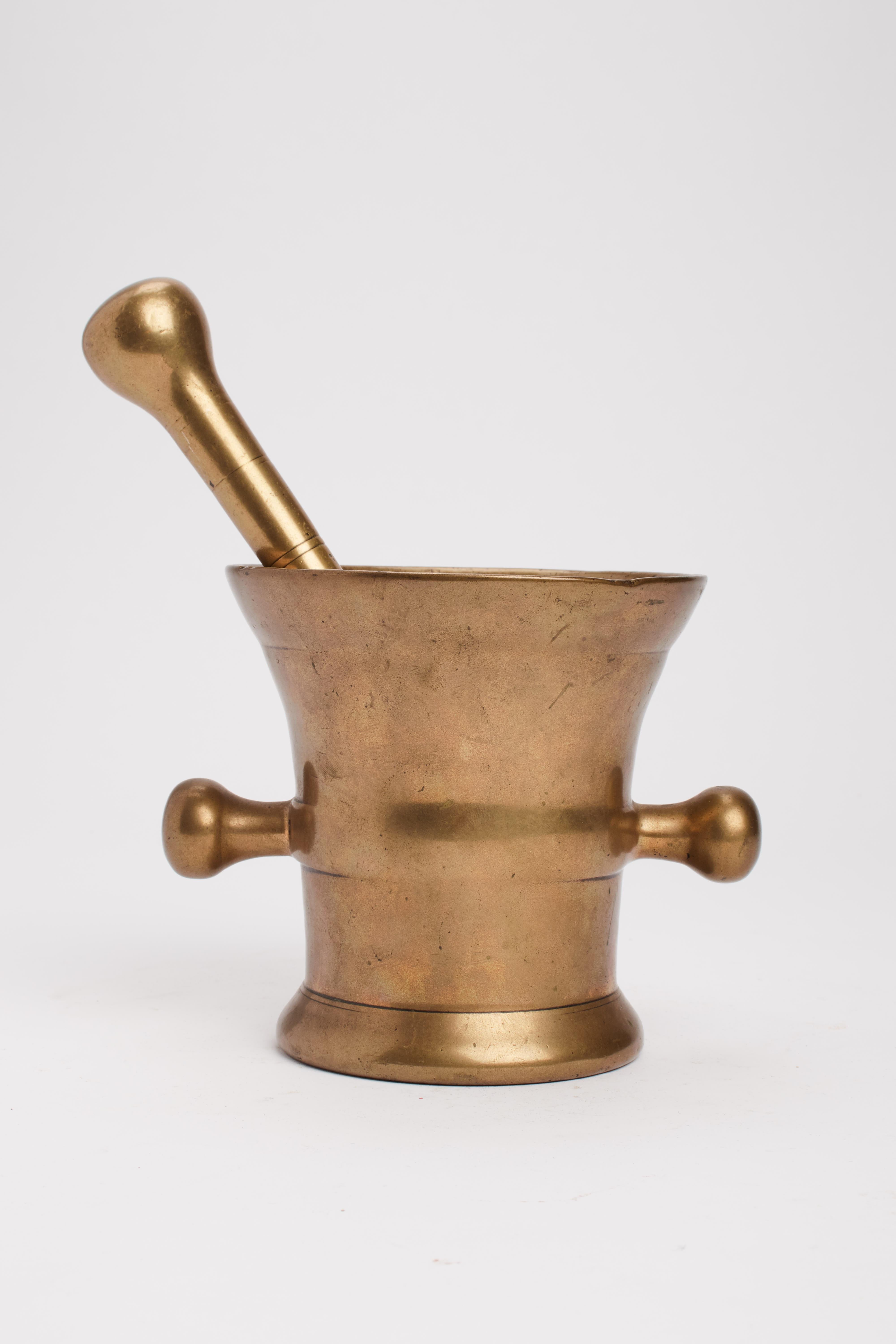 Bronze Apothecary mortar, fitted with mortar pestle. England early 19th century.