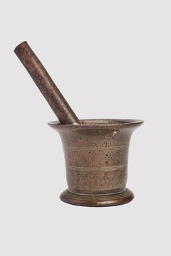 An apothecary bronze mortar and pestle, Italy 1700.