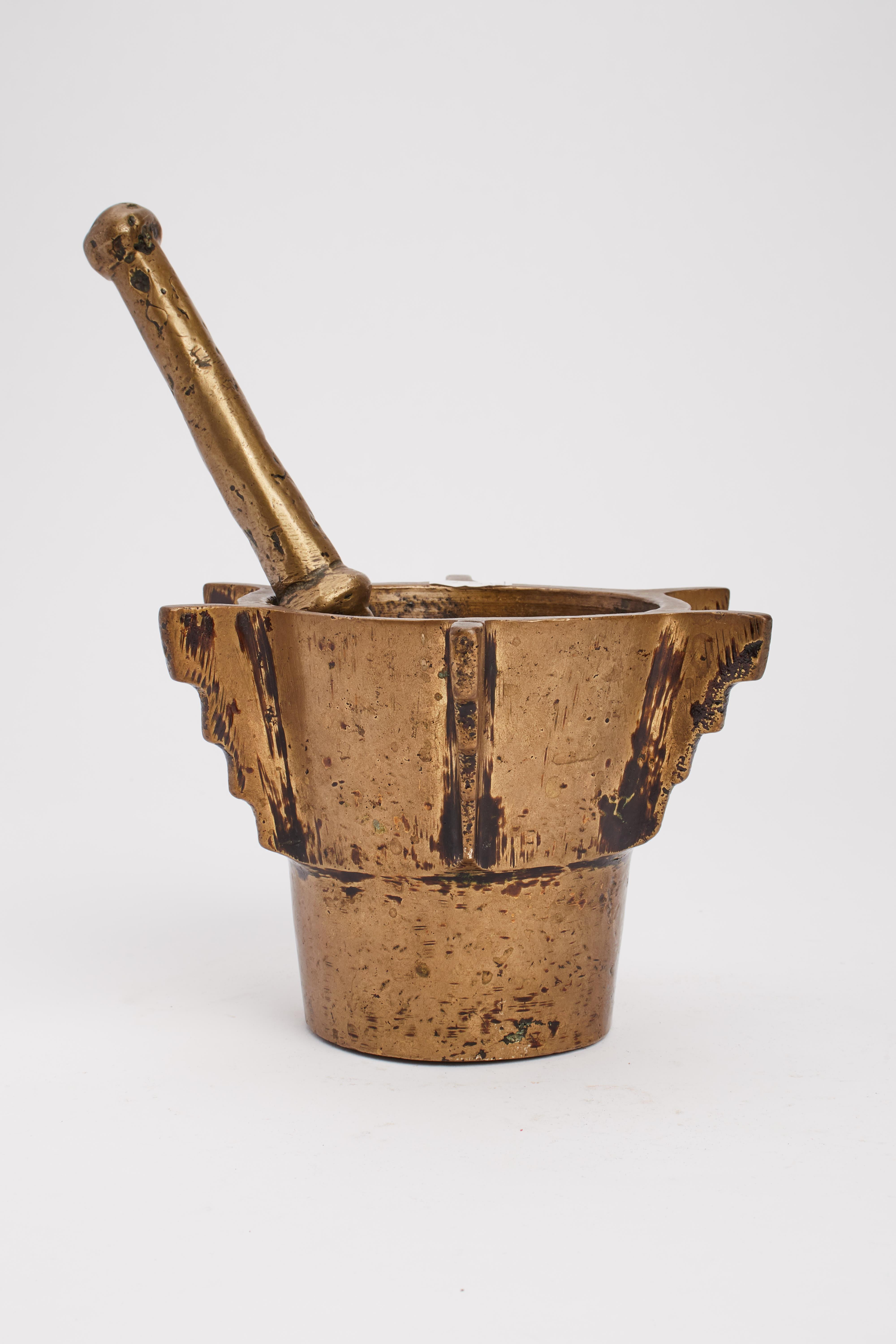 Bronze Apothecary mortar, fitted with mortar pestle. Italy early 18th century.
