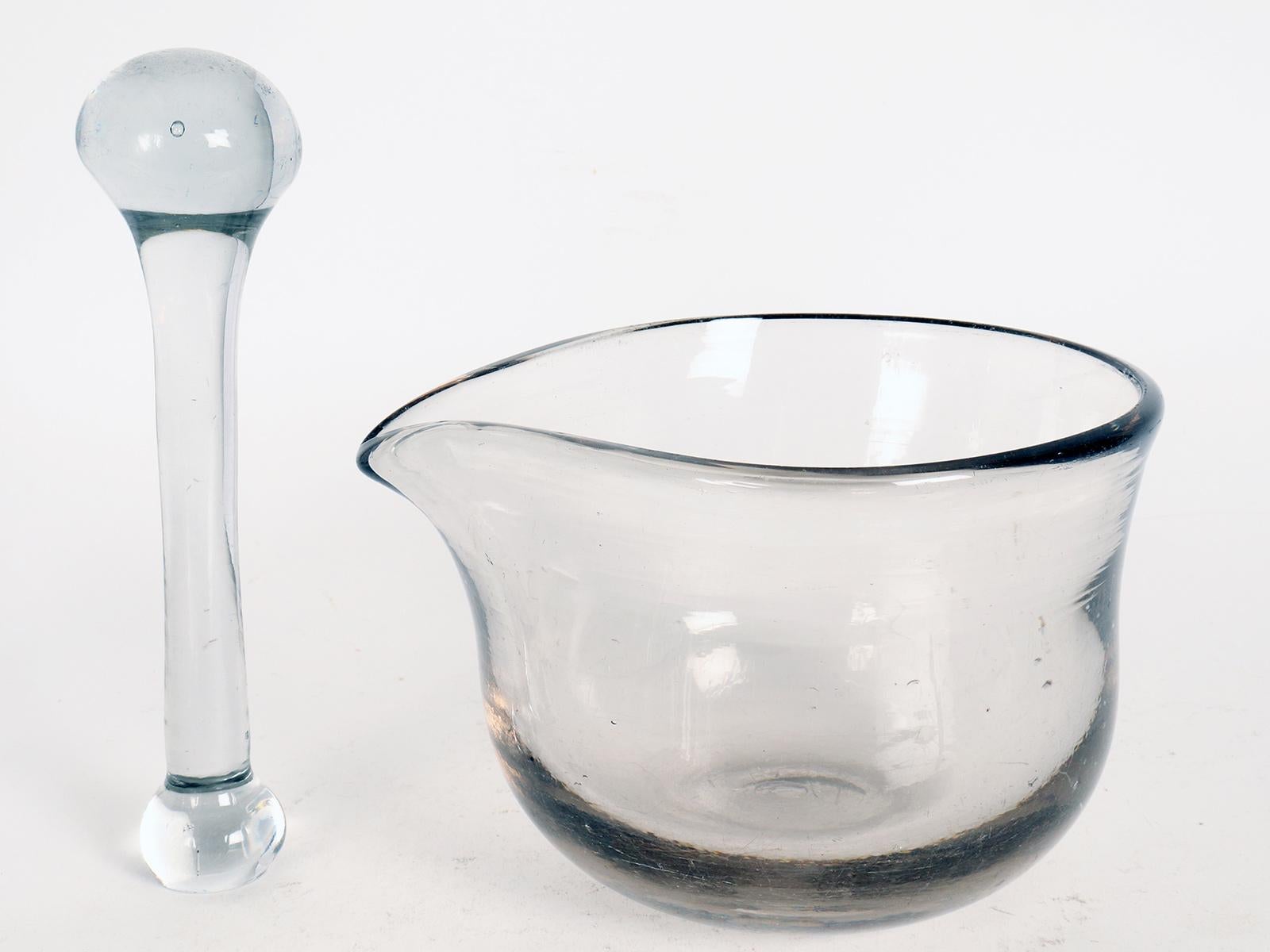 An apothecary glass mortar and pestle, Italy 18th century.  For Sale 1