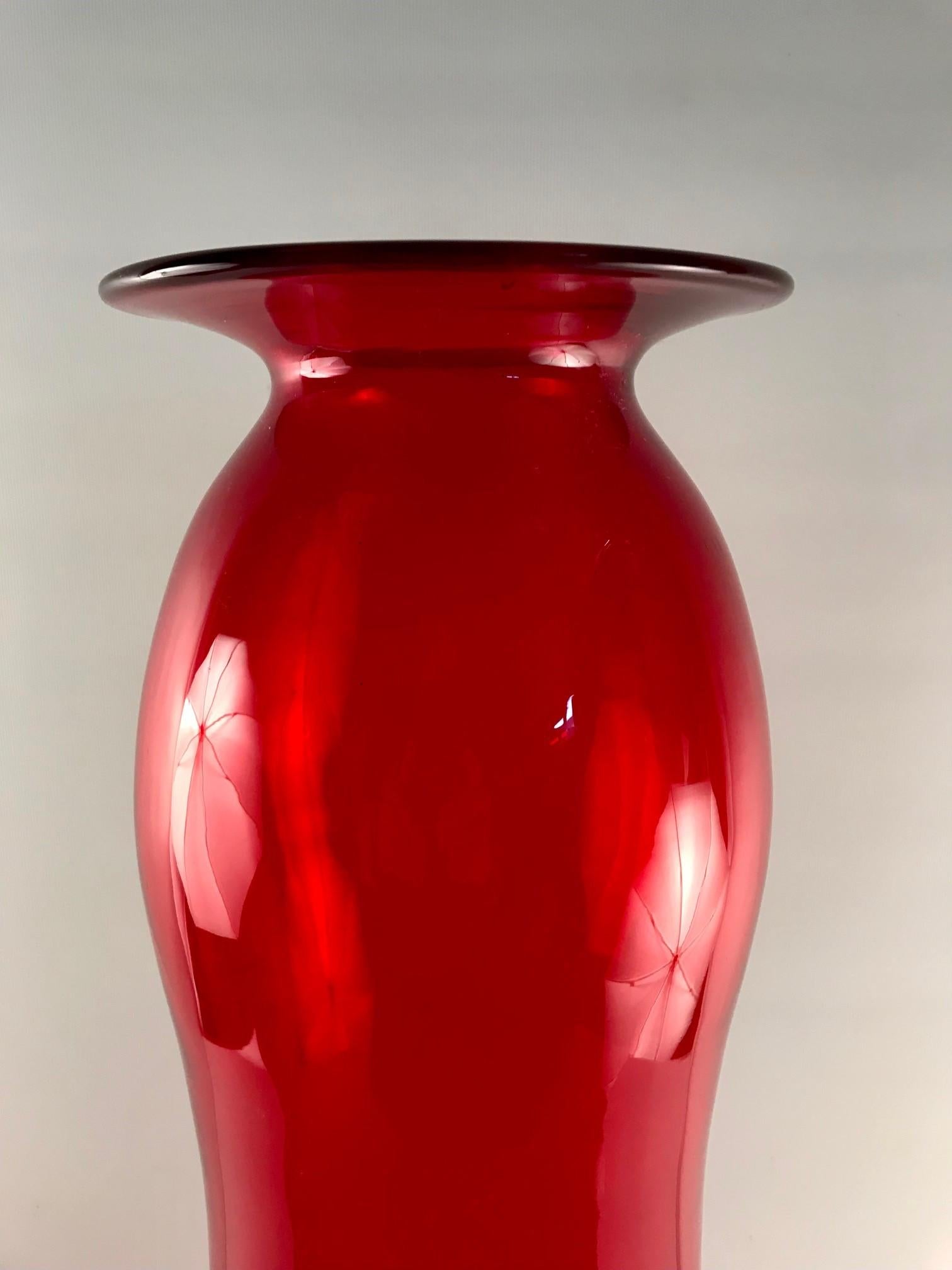 A MCM Ruby Art Glass Vase Attributed to Blenko In Good Condition For Sale In Montreal, QC