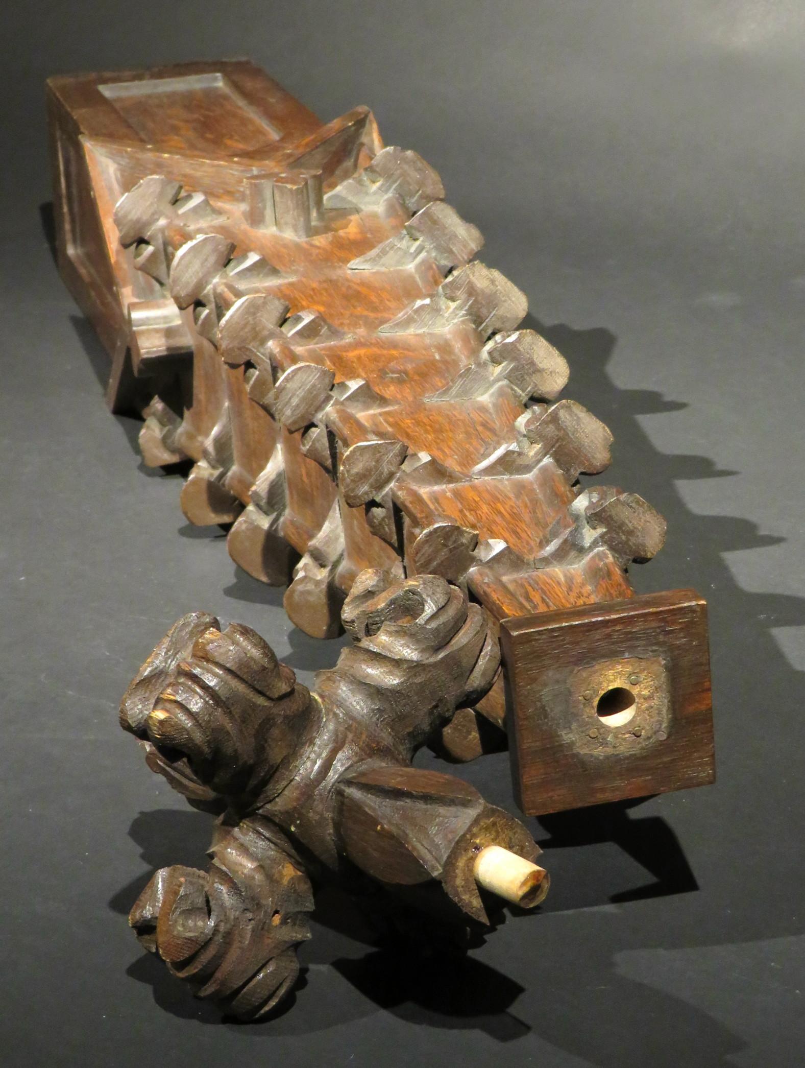 Chêne Modèle architectural d'un pinacle ou d'une flèche gothique, France Vers 1900