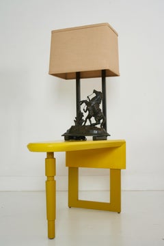 Una lampada ad armatura con un cavallo da allevamento disegnata da William Haines