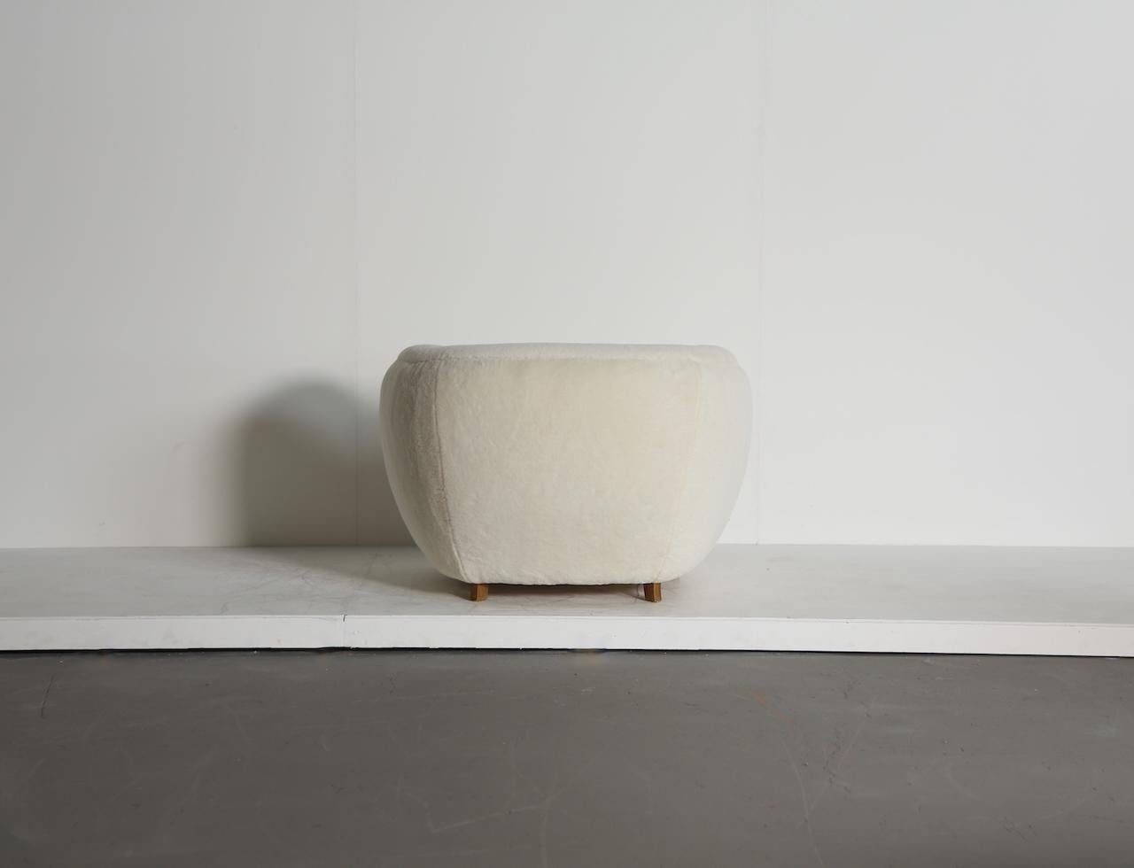 Un sillón tapizado en alpaca pura en Bueno estado para la venta en LEWES, GB