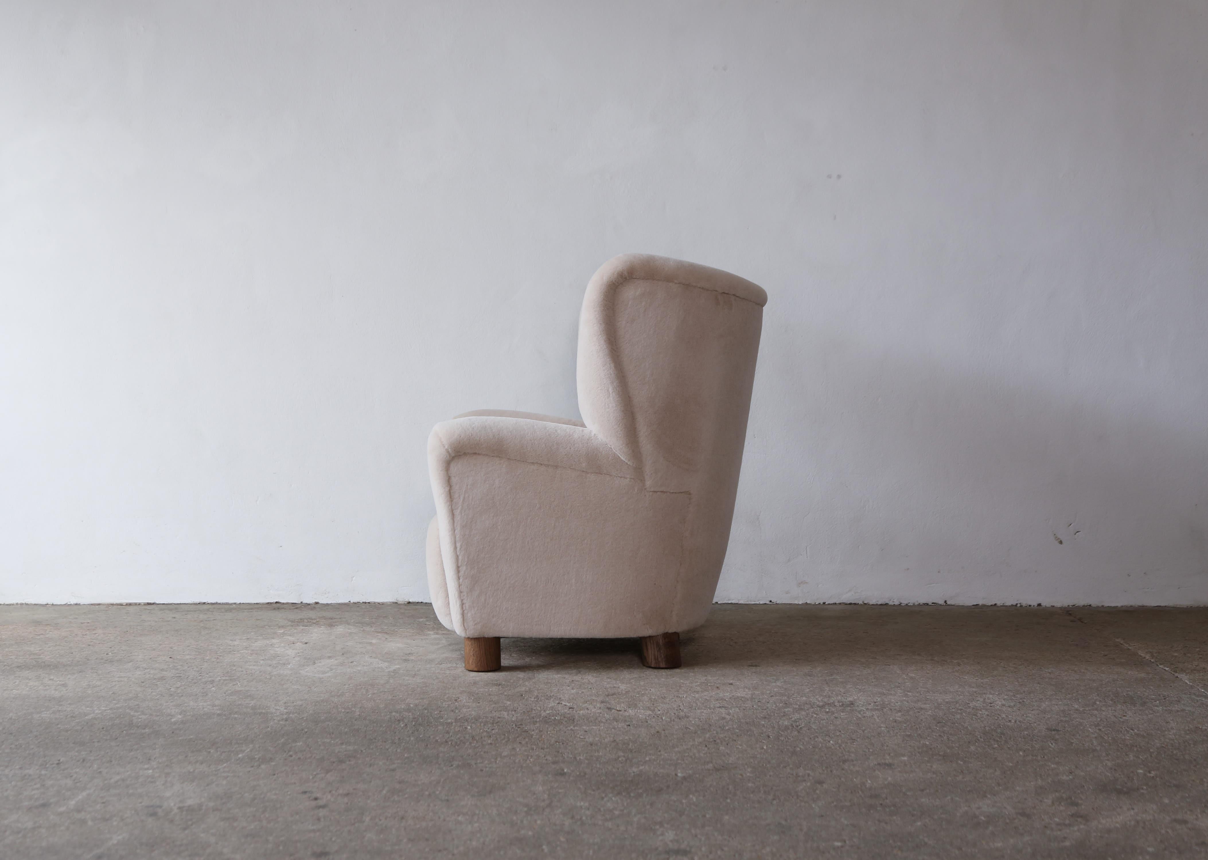 Ein Sessel, neu gepolstert mit reiner Alpakawolle, Dänemark, 1950er Jahre (Moderne der Mitte des Jahrhunderts) im Angebot