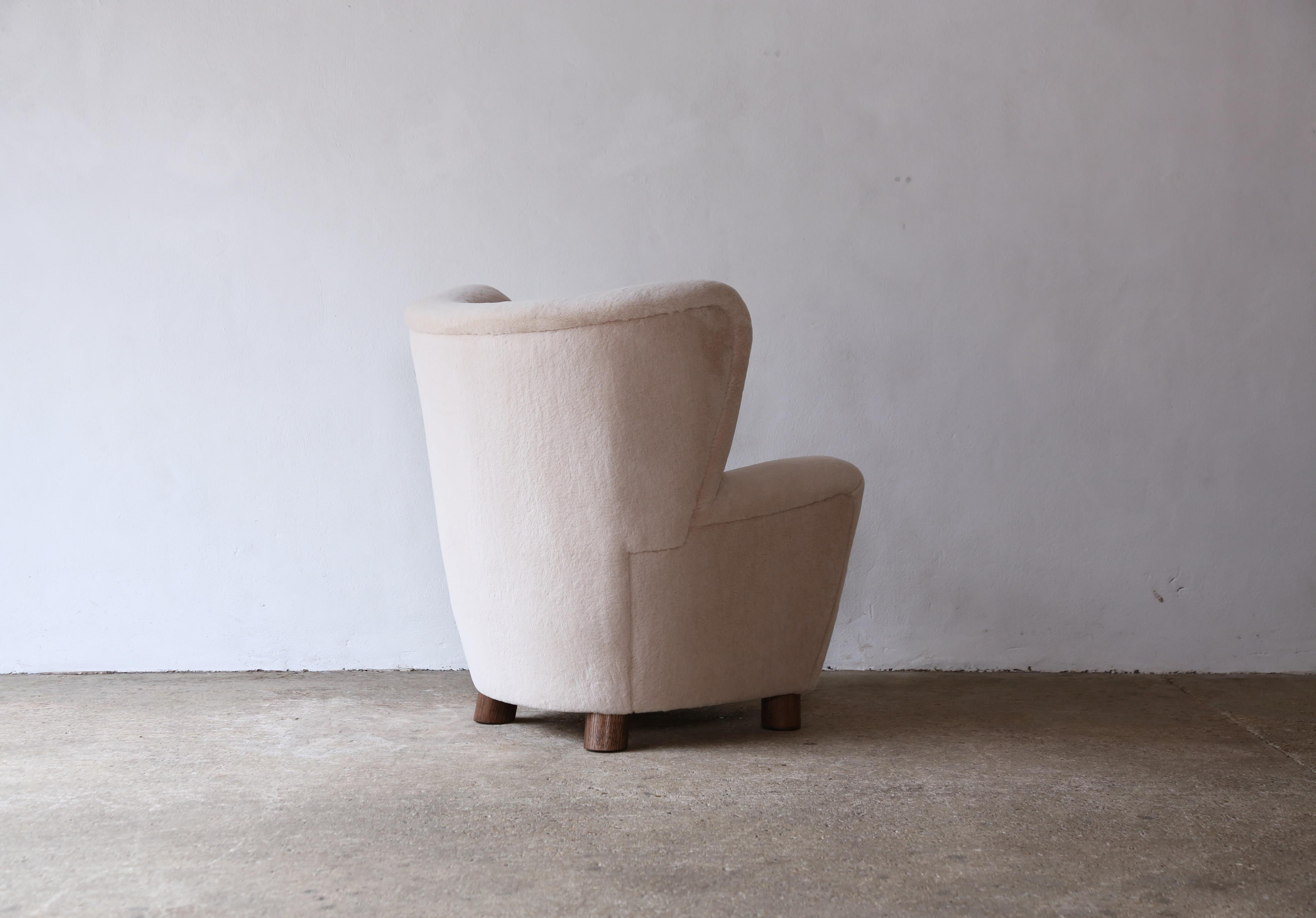 Ein Sessel, neu gepolstert mit reiner Alpakawolle, Dänemark, 1950er Jahre im Angebot 1