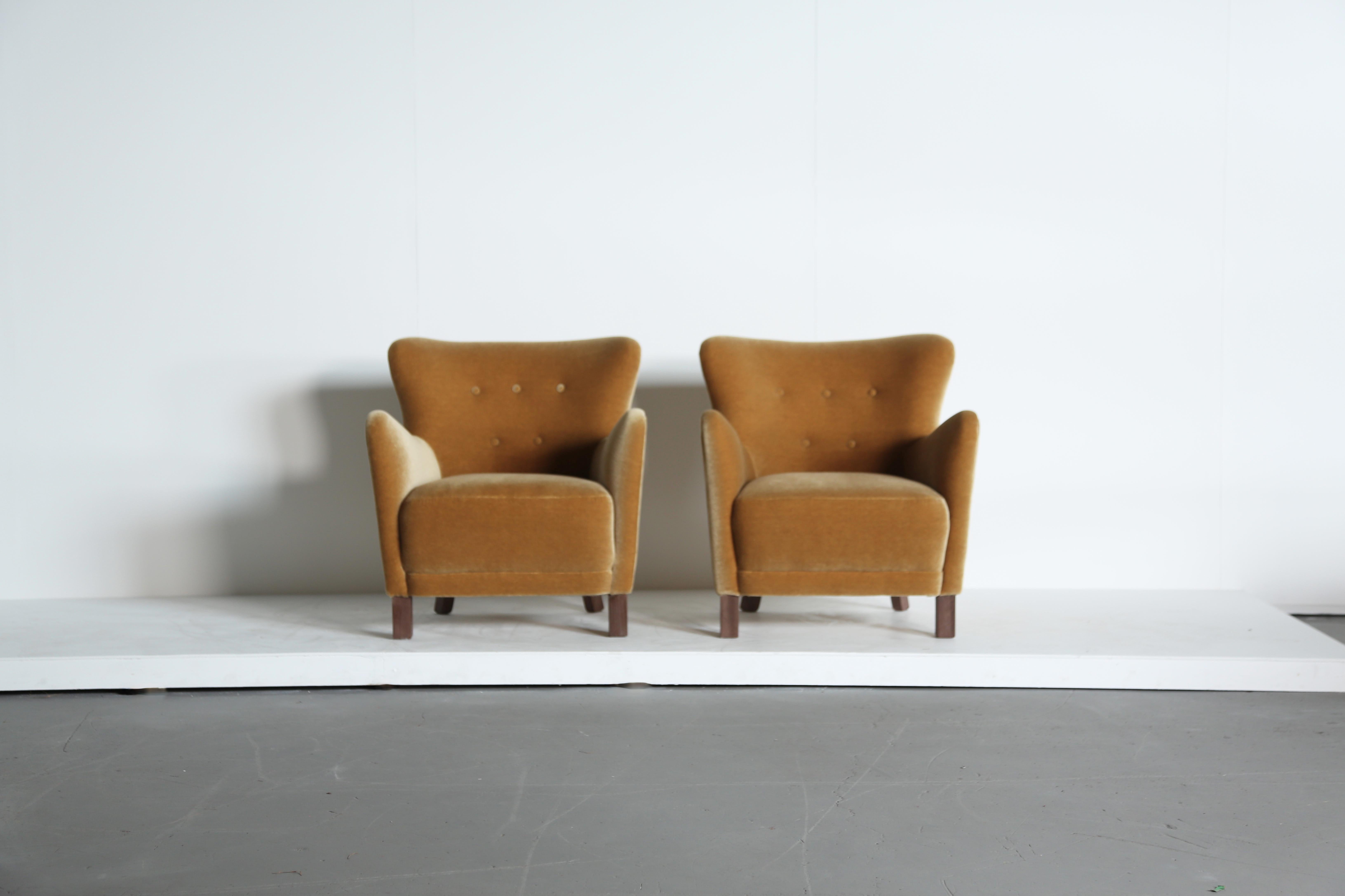 Fauteuil, tapissé en mohair pur or jaune en vente 3