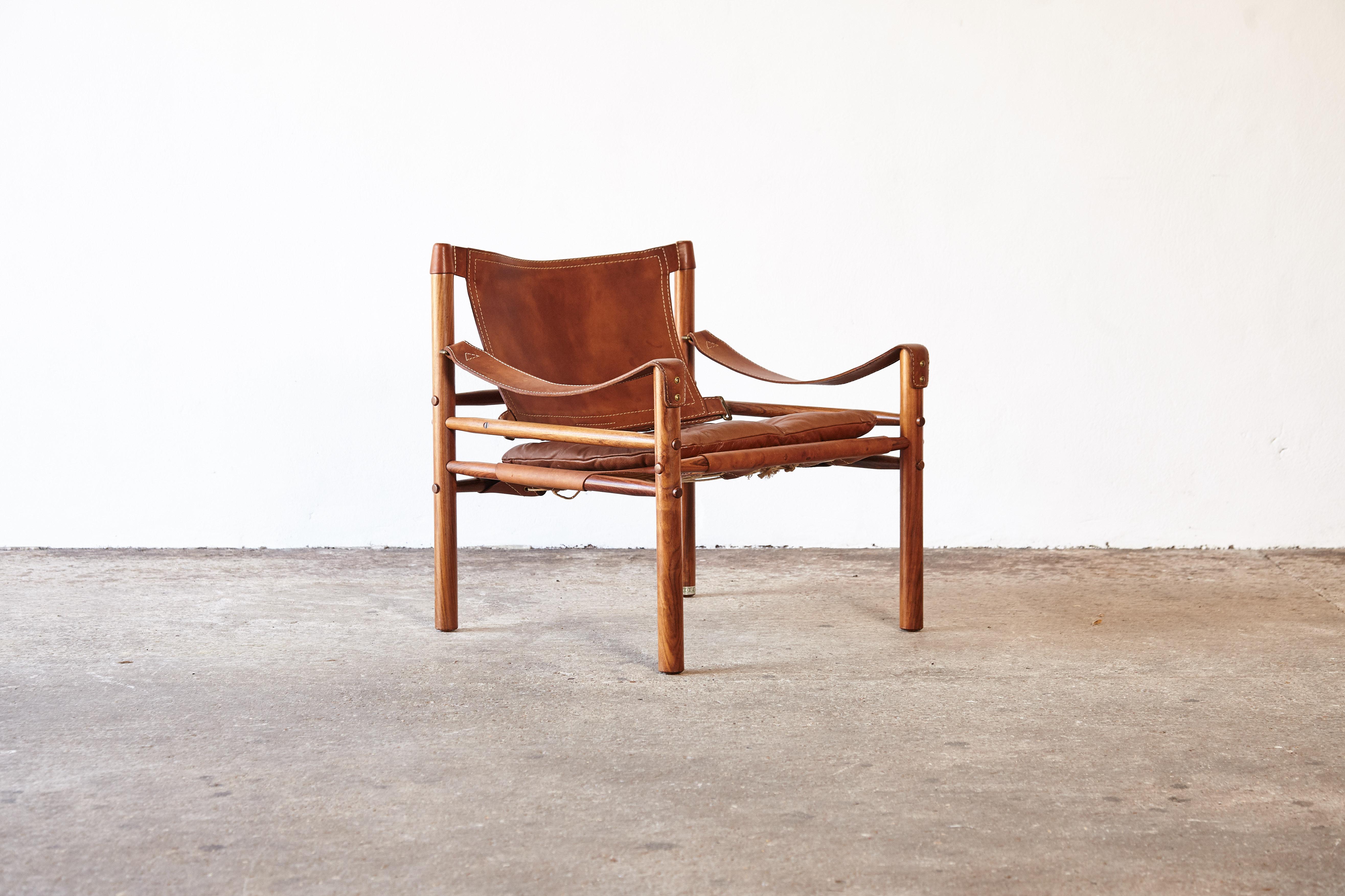 A superb Arne Norell safari sirocco chair of rosewood and patinated brown leather. Made by Norell Mobler in Sweden, 1970s. Fast and inexpensive shipping worldwide.

The chair will be disassembled for shipping but was designed to be taken apart and