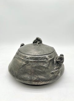 Una zuppiera e un coperchio in stile Art Nouveau di Aron Jerndahl "Dansen", 1903