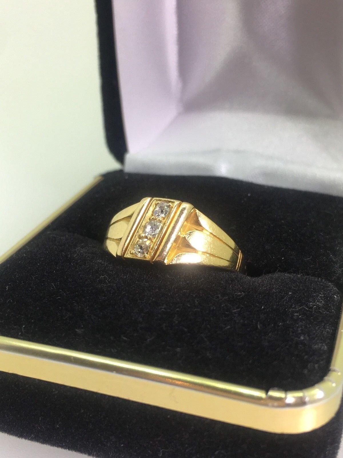 Bague Art déco en or 18 carats et diamants de taille européenne ancienne à 3 pierres en vente 1