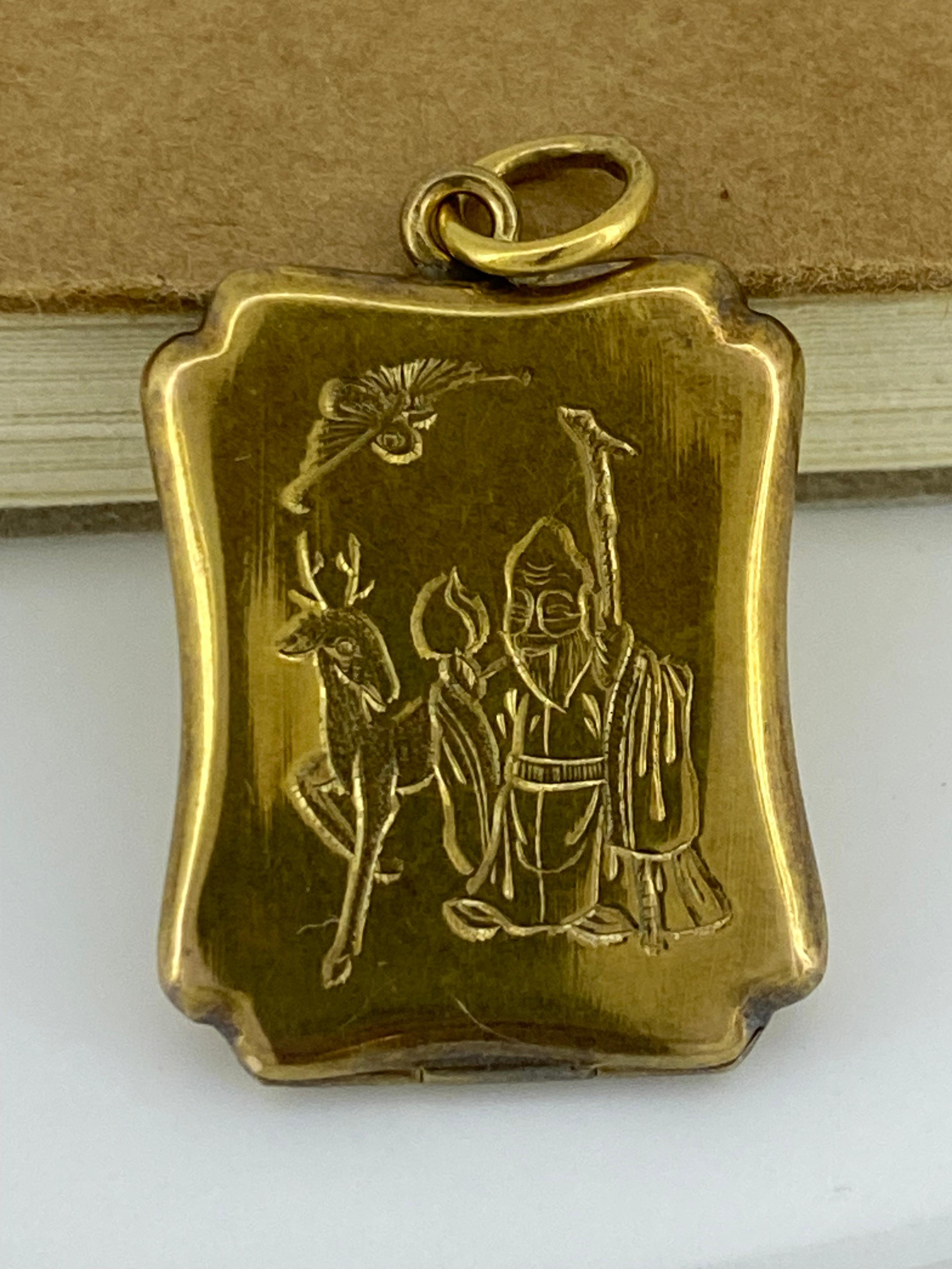 Ein Art-Deco 18K Gelbgold Chinoiserie fein graviert große Scharnier Medaillon Damen
