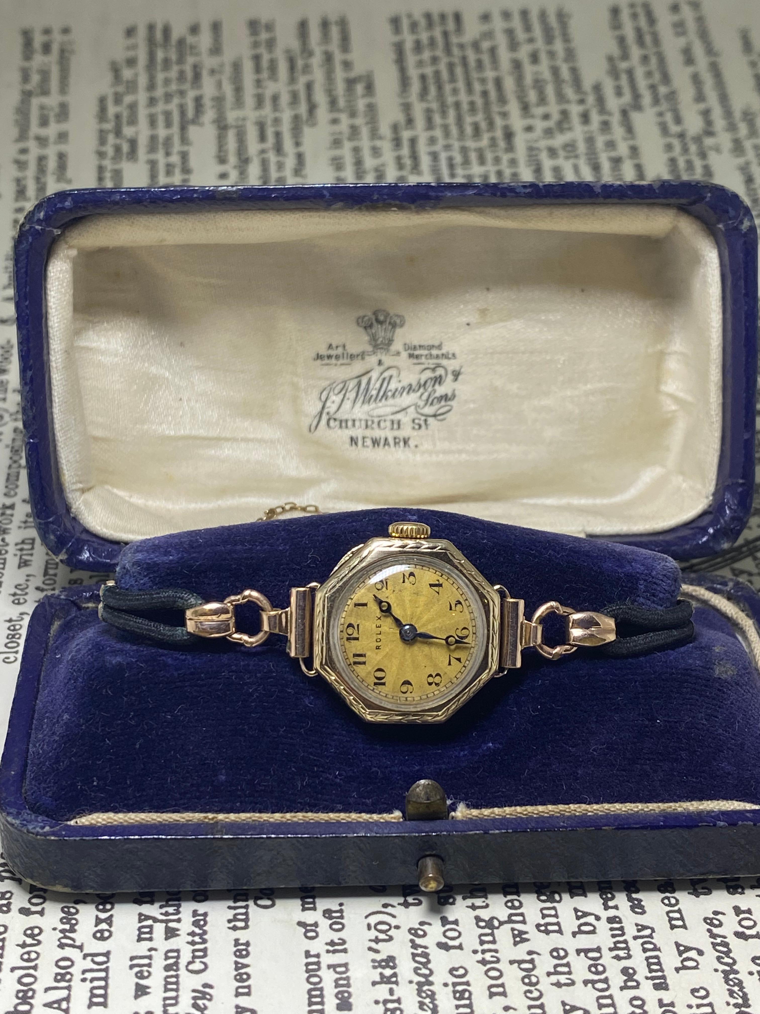 An Art-Deco 9K Gold Rolex Octagon Shaped 21mm Manual 15 jewels Ladies' Watch 2