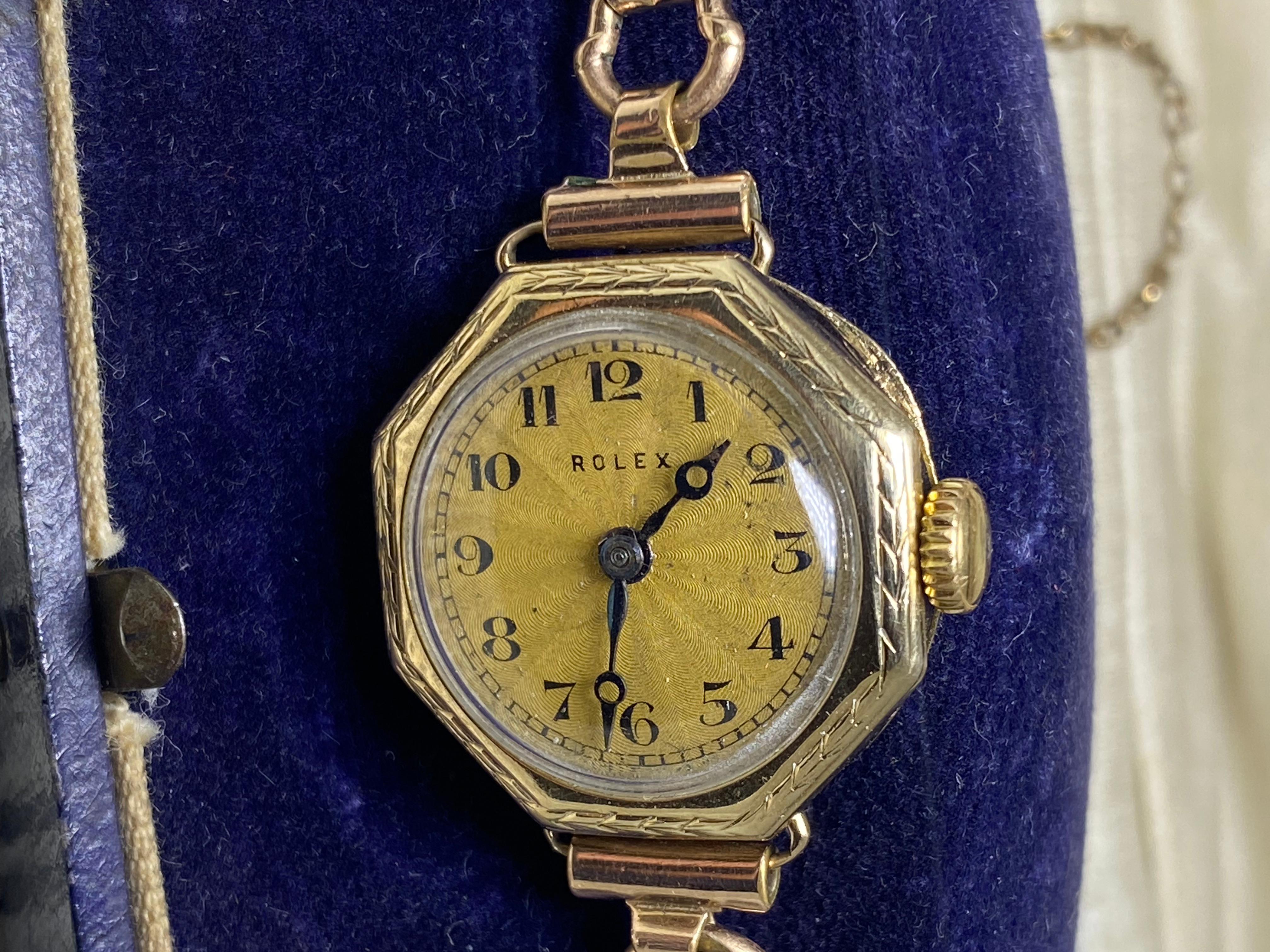 An Art-Deco 9K Gold Rolex Octagon Shaped 21mm Manual 15 jewels Ladies' Watch In Excellent Condition In MELBOURNE, AU