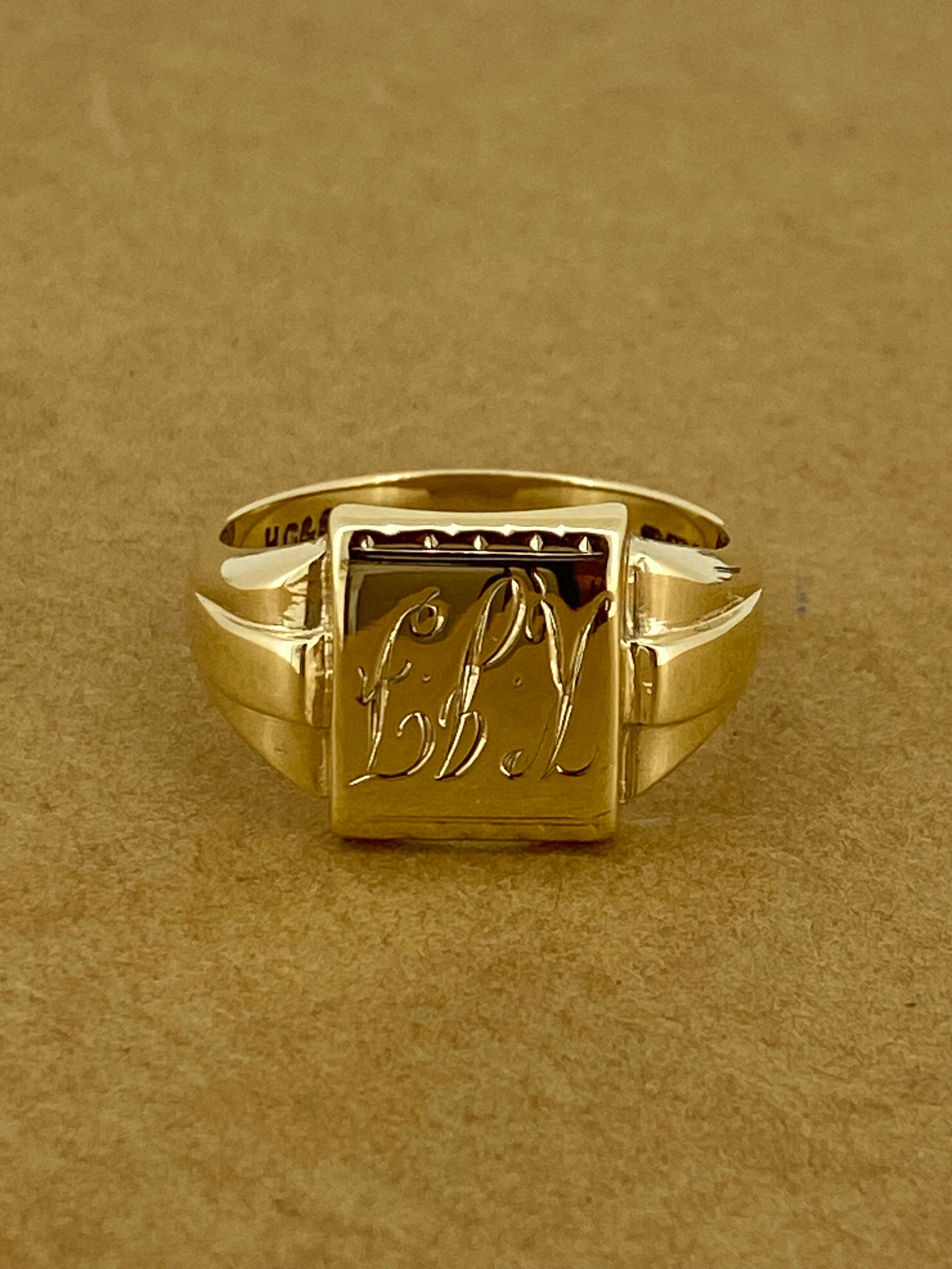 Un anello da uomo con sigillo inciso in oro giallo 9K Art-Deco. Punzoni inglesi, anni '30 circa In condizioni ottime in vendita a MELBOURNE, AU