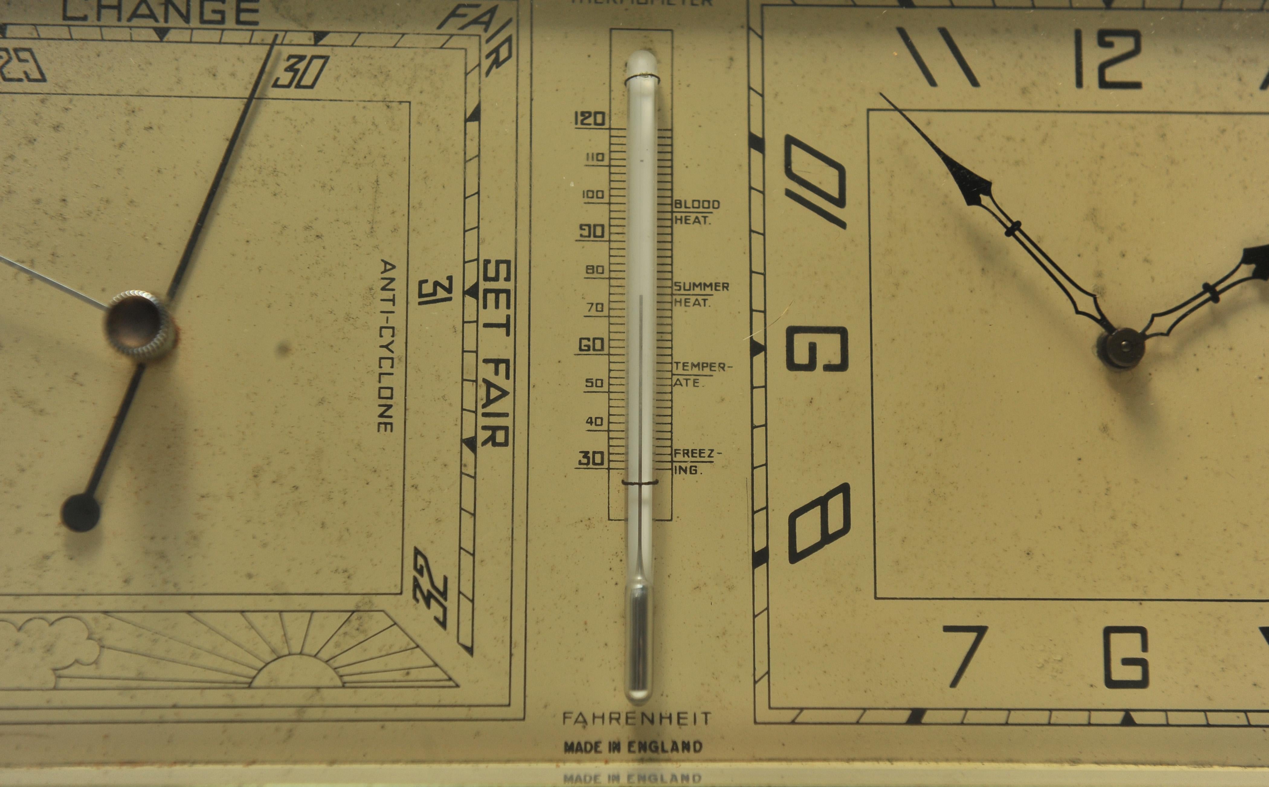 Grande horloge de bureau Art Dec chromée 8 jours avec jauge de température sur un Stand 1930s en vente 3