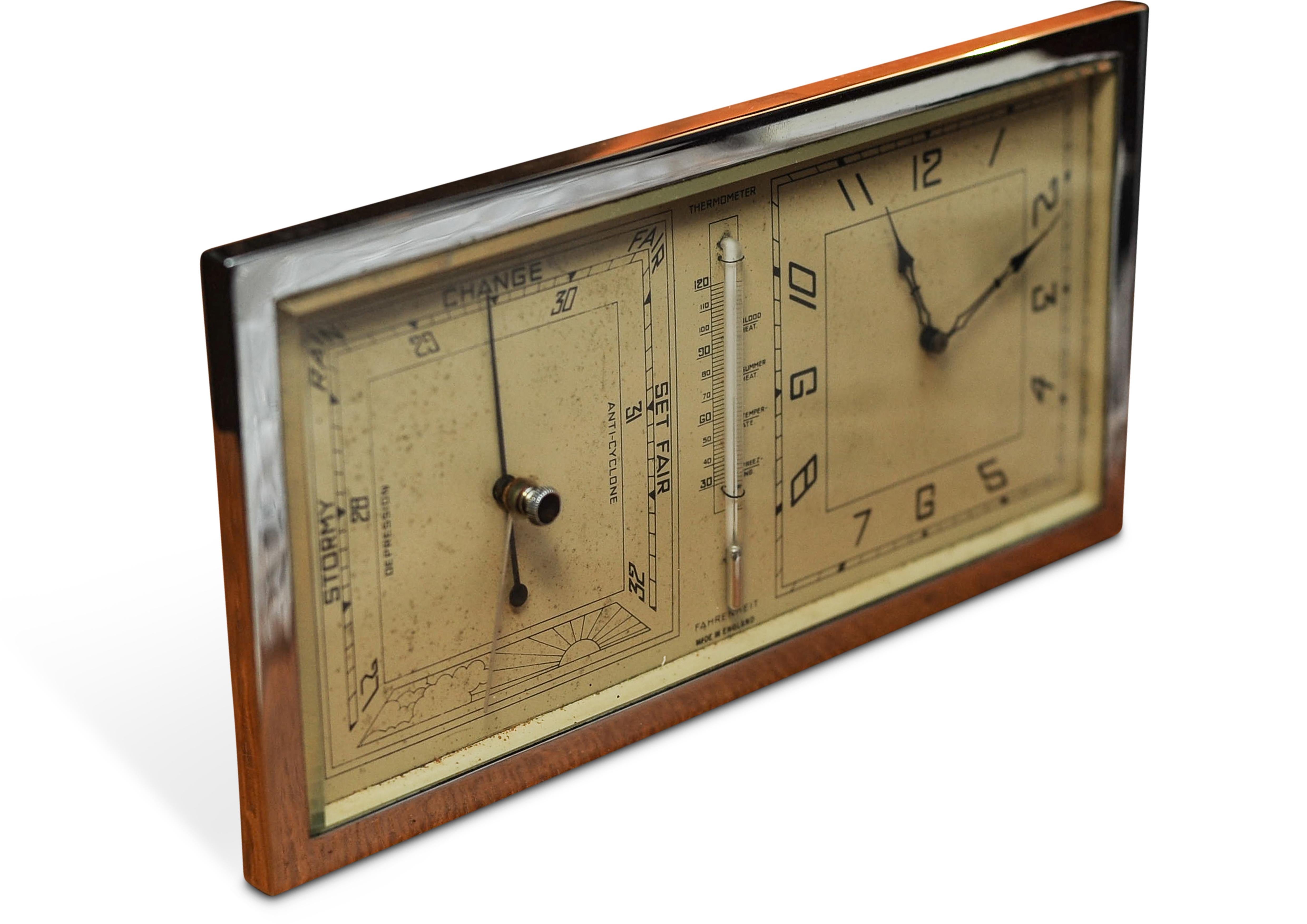 Biseauté Grande horloge de bureau Art Dec chromée 8 jours avec jauge de température sur un Stand 1930s en vente
