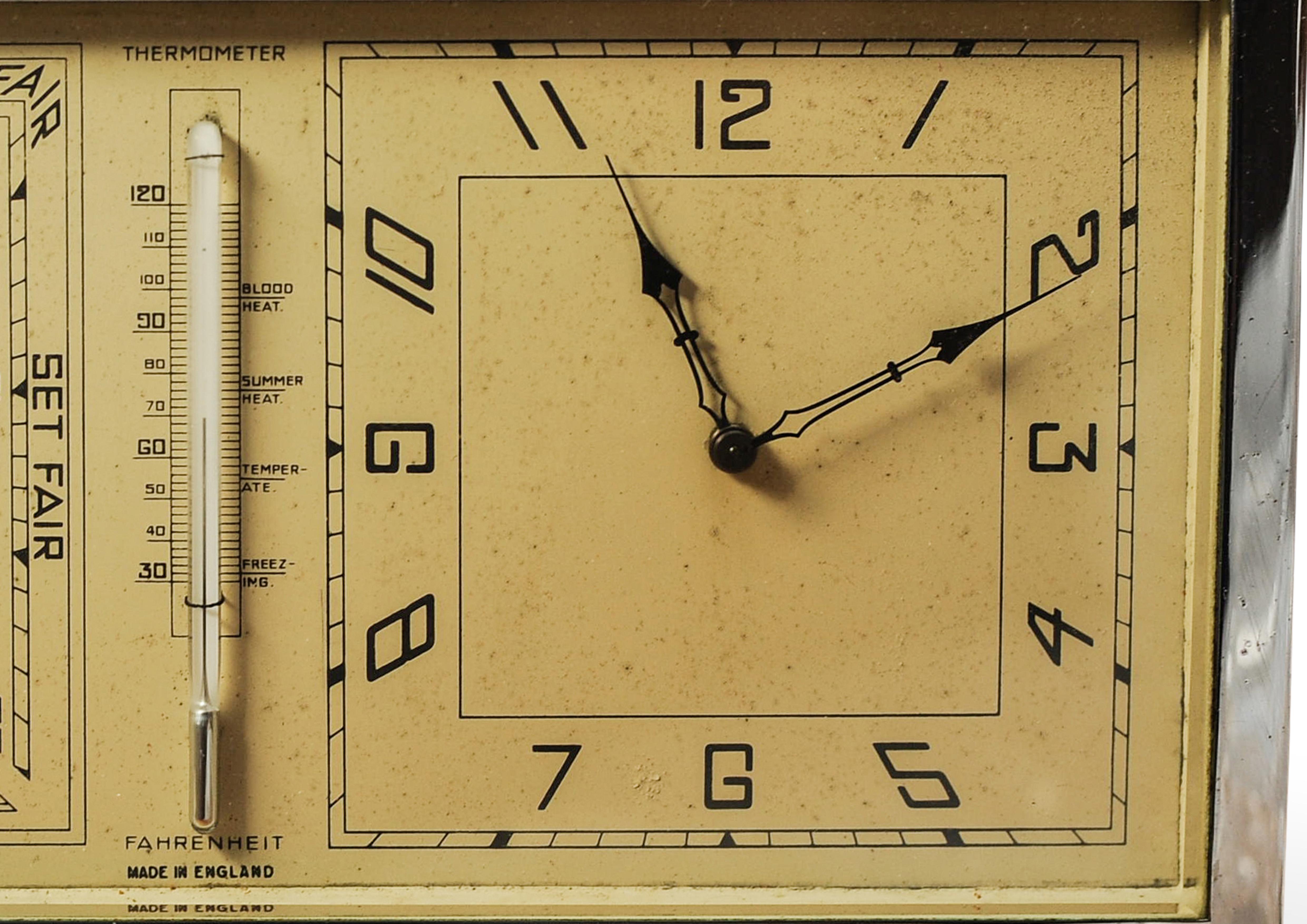 20ième siècle Grande horloge de bureau Art Dec chromée 8 jours avec jauge de température sur un Stand 1930s en vente