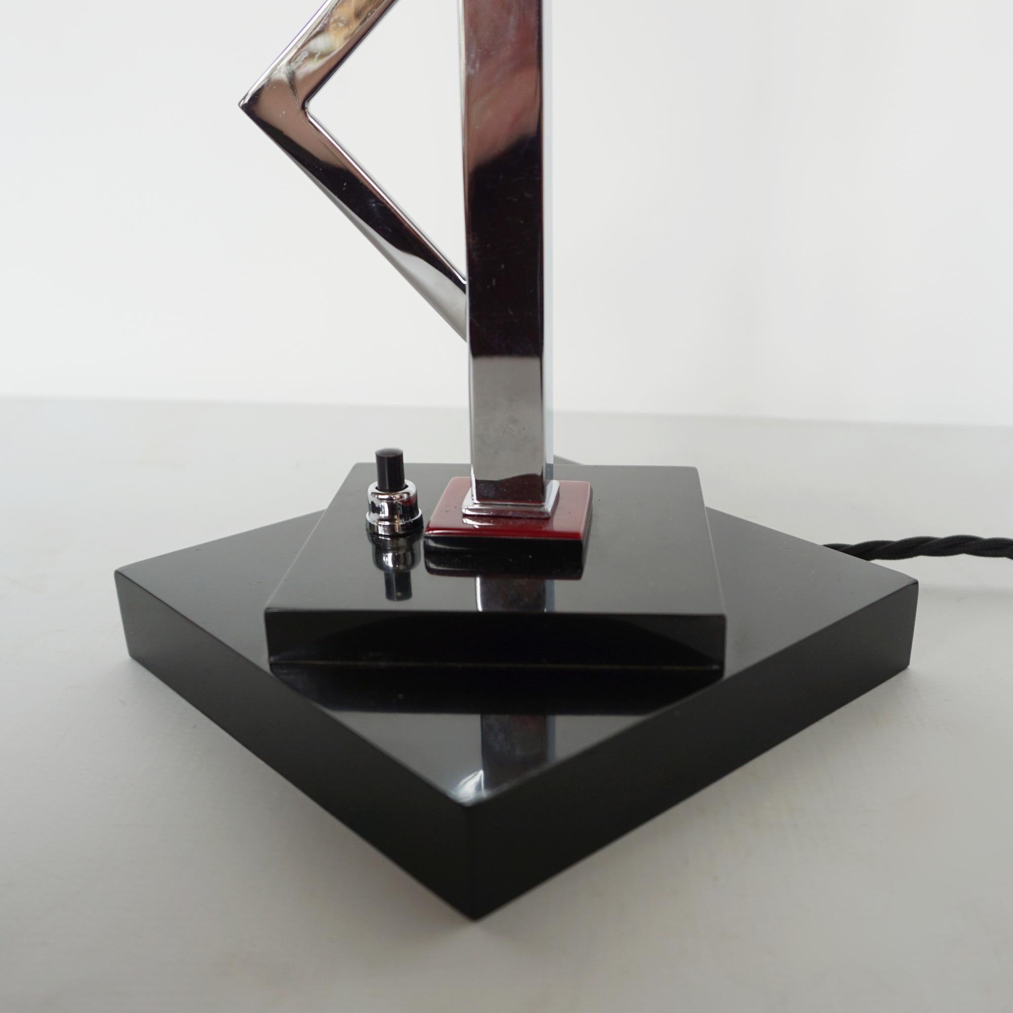 An Art Deco Amber Glass and Bakelite Table Lamp 1
