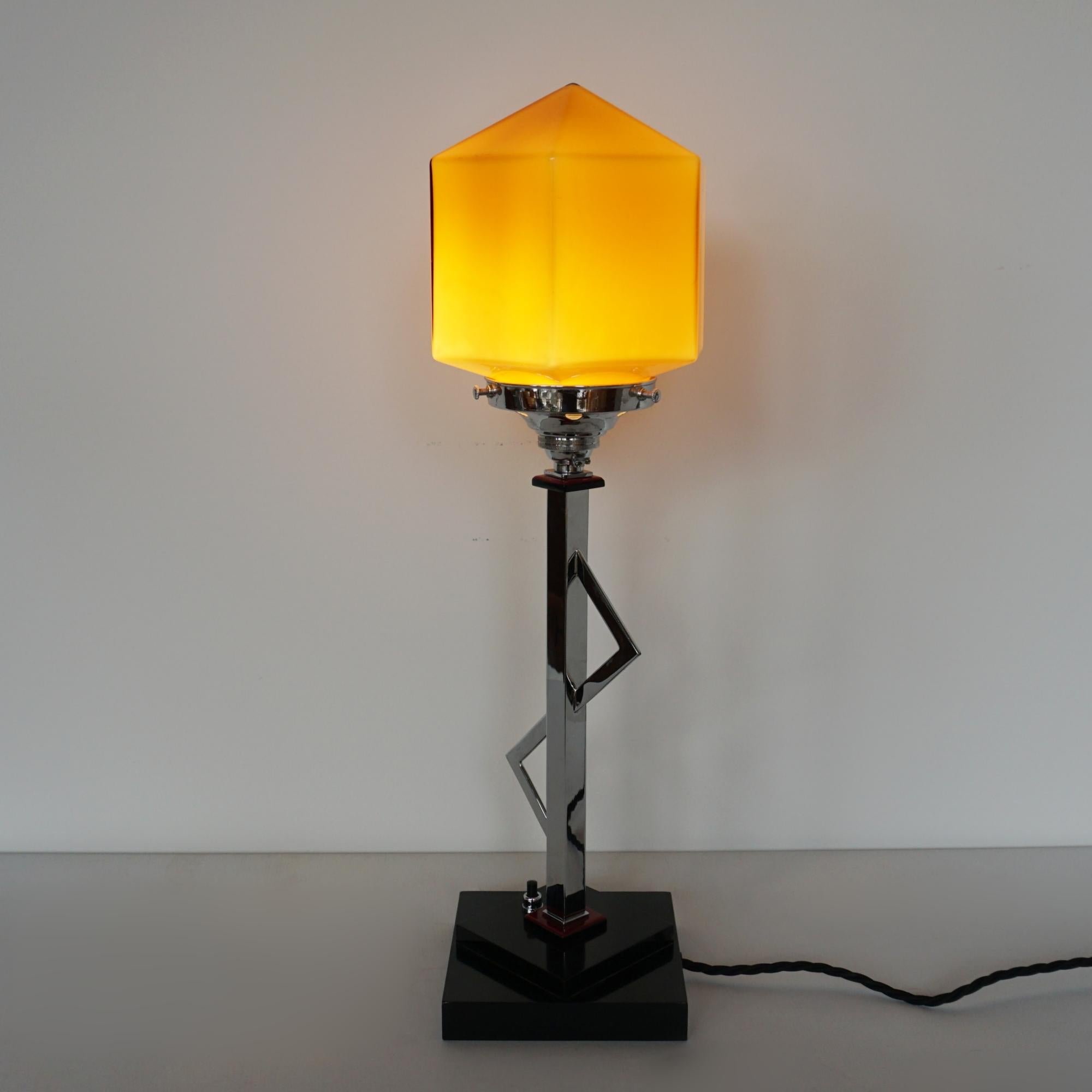 An Art Deco Amber Glass and Bakelite Table Lamp 2