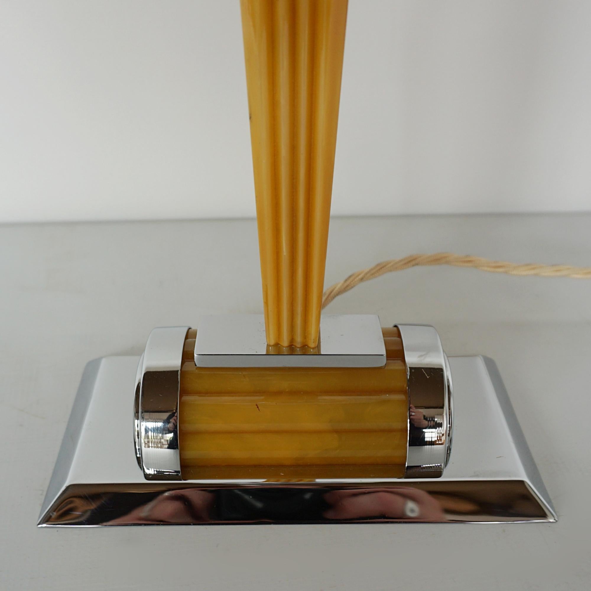 European An Art Deco Bakelite 1930s Style Table Lamp
