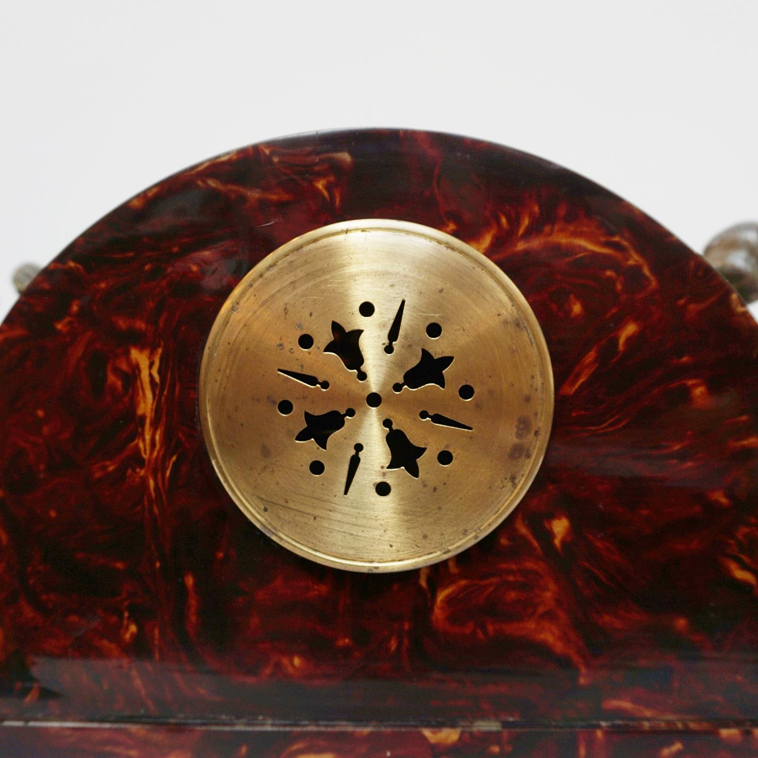Art Deco Bakelite Mantle Clock 7