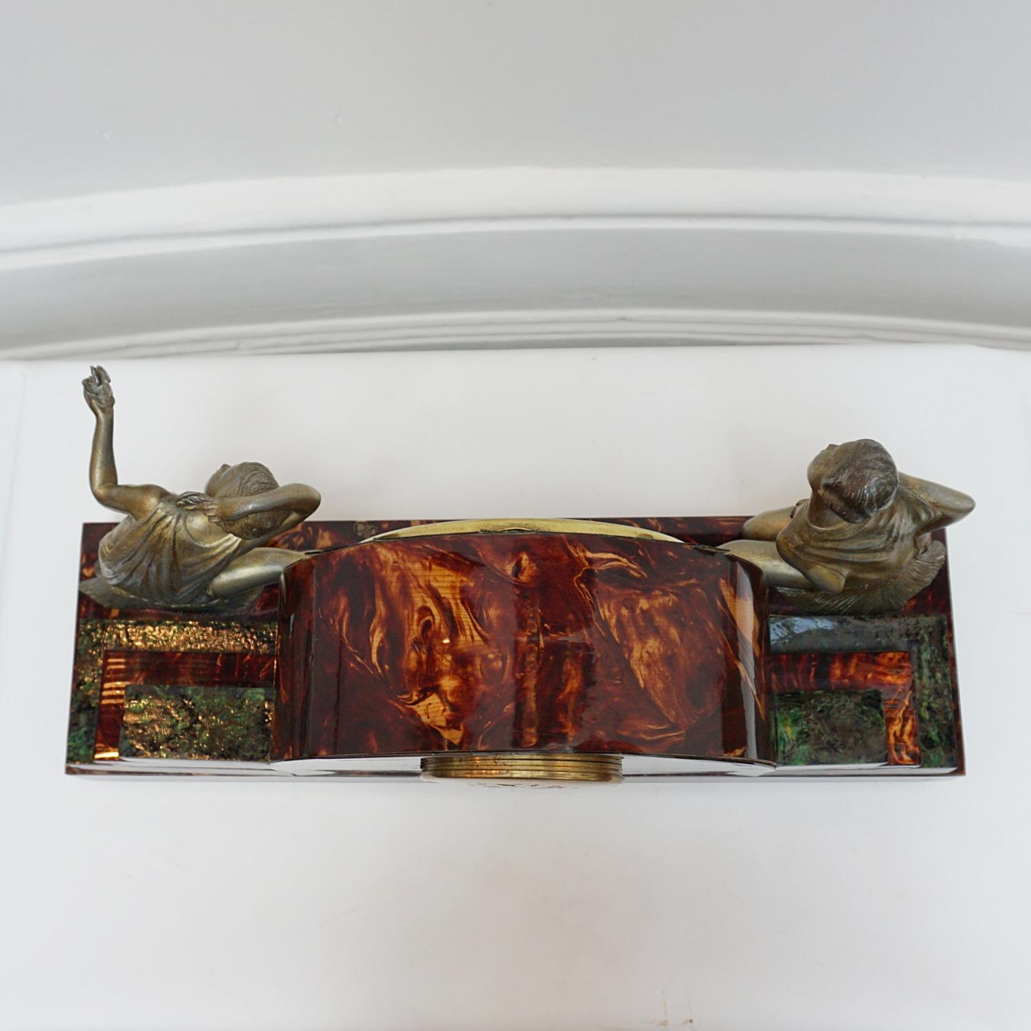 Art Deco Bakelite Mantle Clock 8