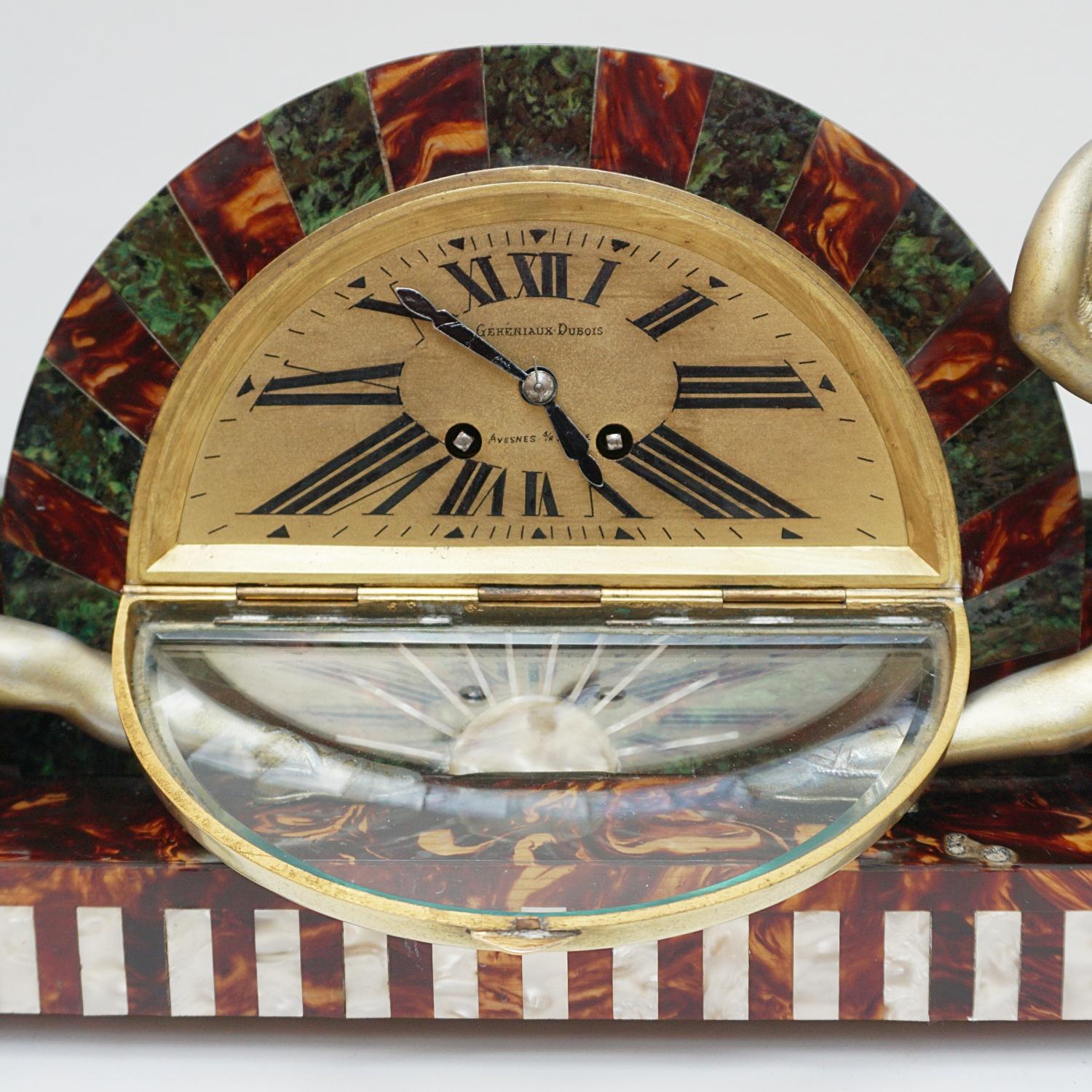 Mid-20th Century Art Deco Bakelite Mantle Clock