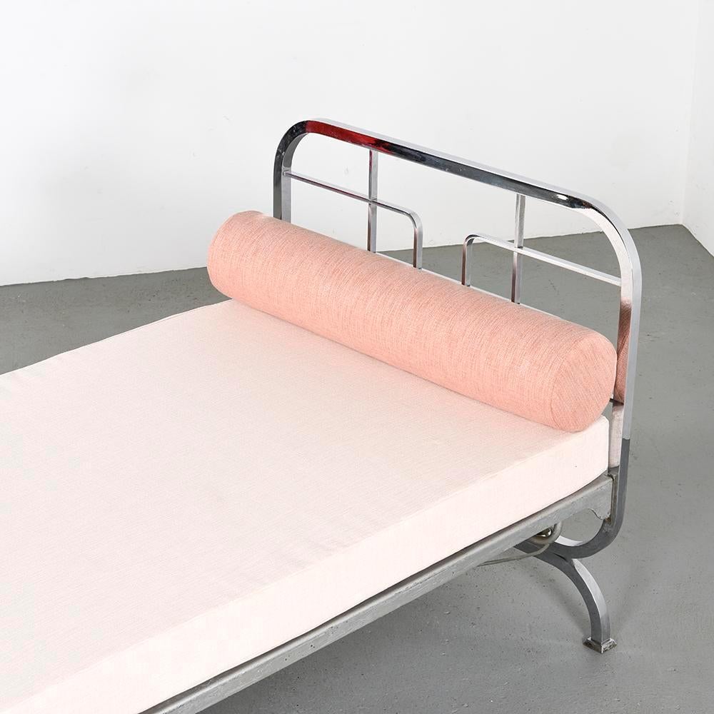 Ein Art-déco-Bett von Max Ernst Haefeli, Schweiz  (Art déco) im Angebot