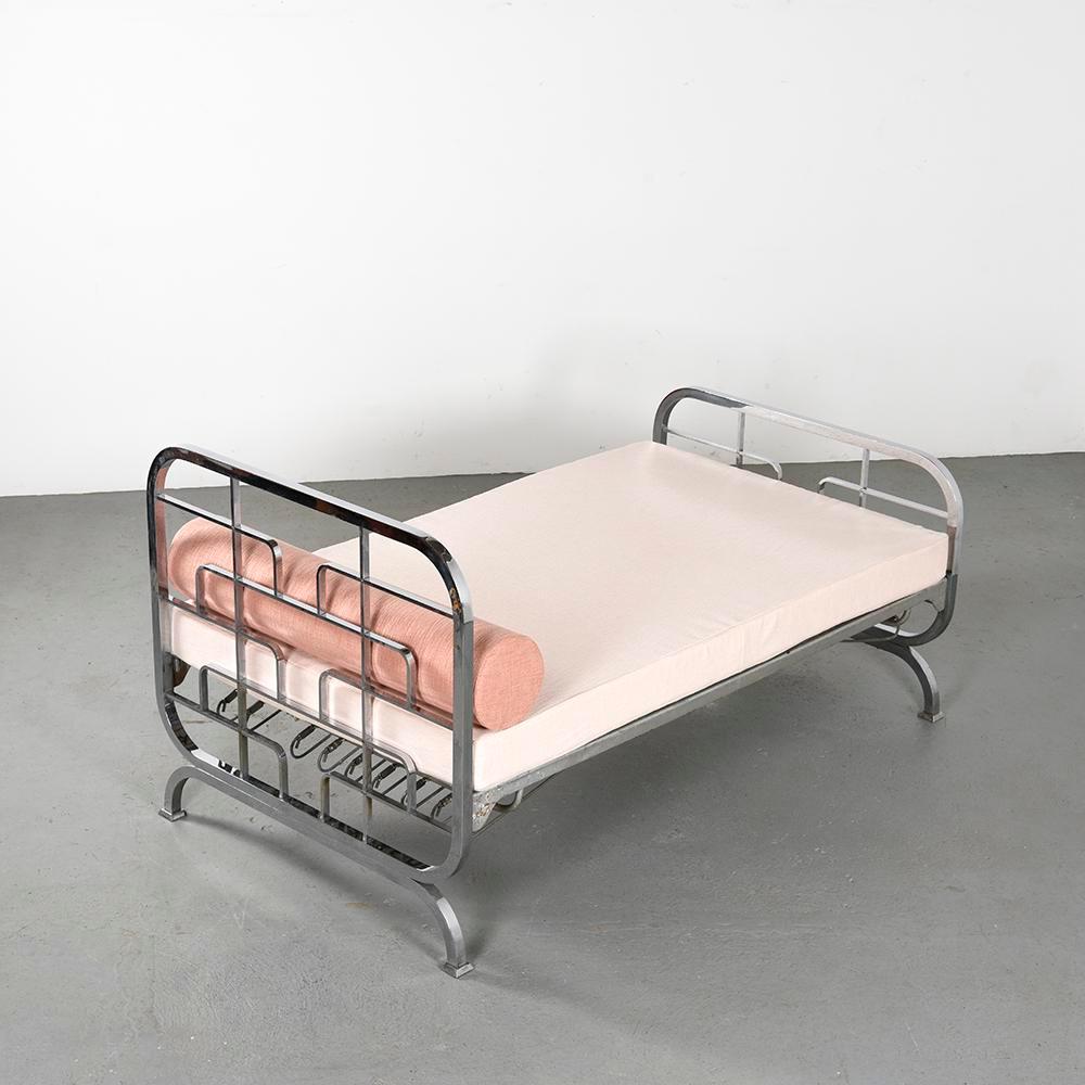 Ein Art-déco-Bett von Max Ernst Haefeli, Schweiz  im Angebot 2