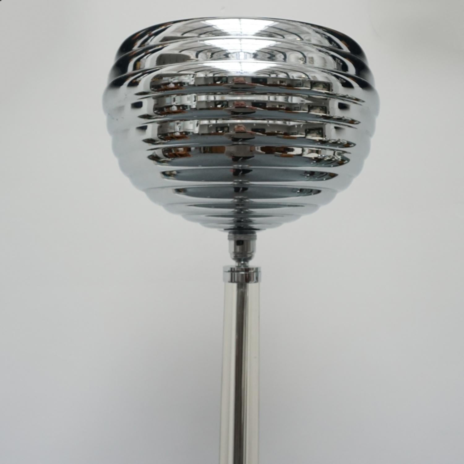 An Art Deco 'Beehive' uplighter floor lamp. Chrome beehive uplighter shade above a due of glass rods stem with chromed metal centre and banding. Set over a solid mahogany and chrome base. 

Dimensions: H 174cm D of shade 28cm D of base