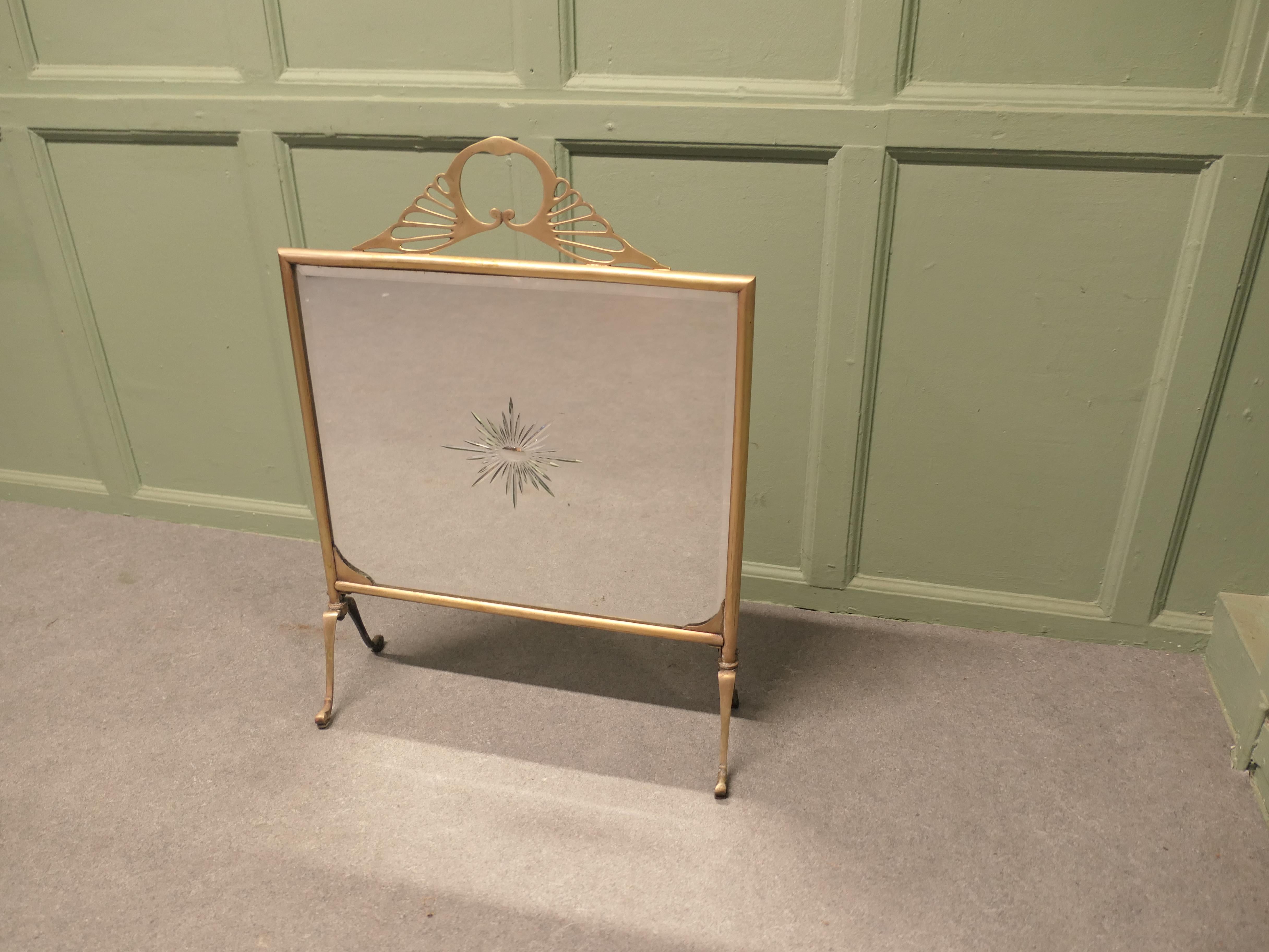 Art Déco Parafuoco Art Deco in ottone e specchio a raggiera in vendita