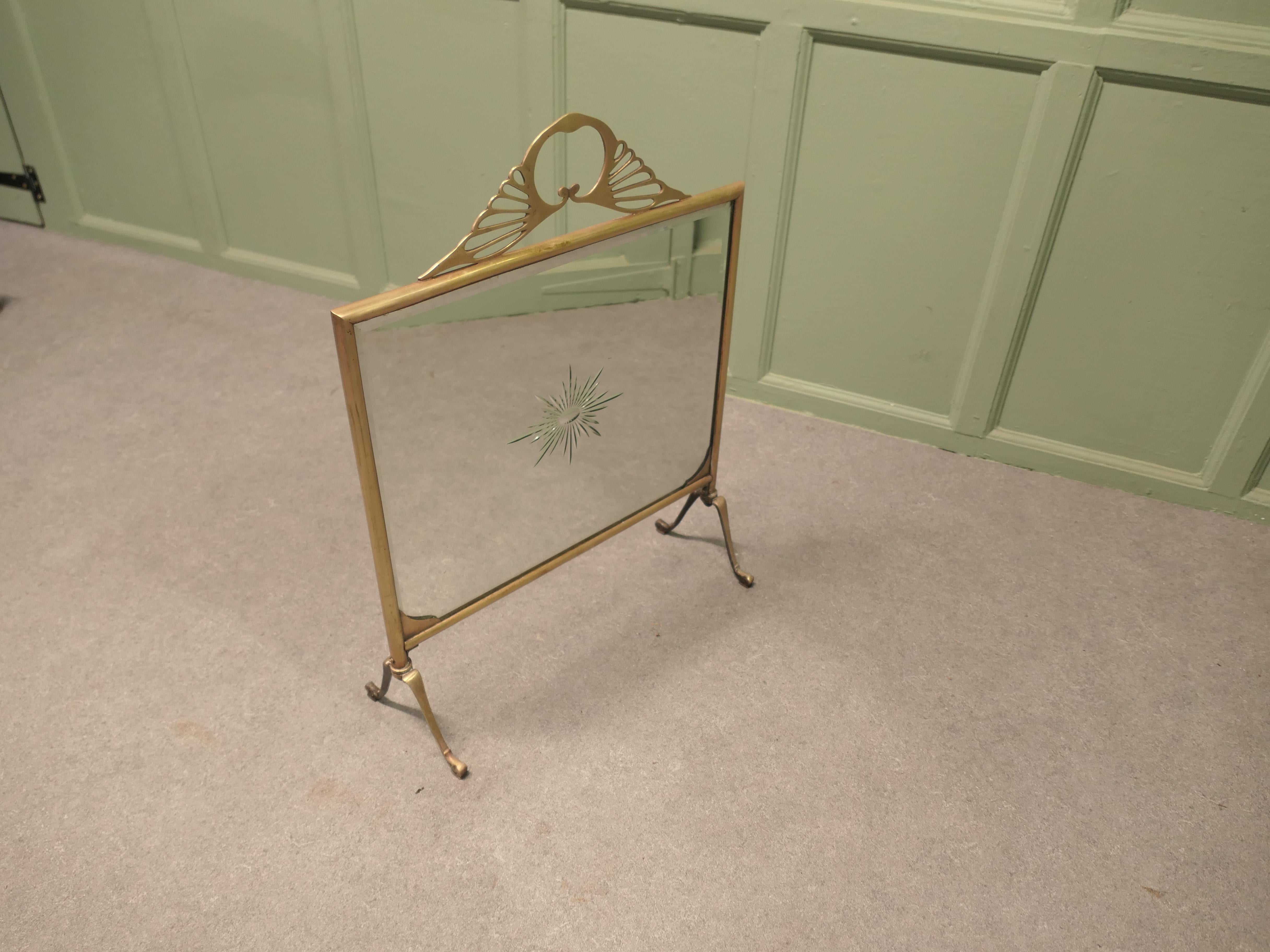 Parafuoco Art Deco in ottone e specchio a raggiera in vendita 1