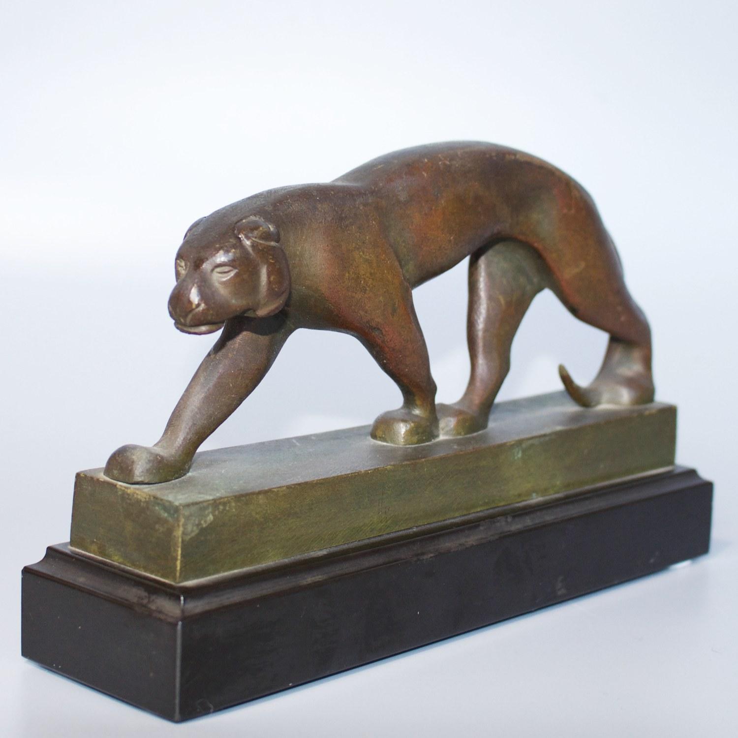 An Art Deco bronze sculpture of a prowling panther attributed to Jean Luc. Fine original patination, set over a black marble base. Unsigned. 

Dimensions: H 14cm W 23.5cm D 6.5cm 

Origin: French

Date: circa 1930

Item number: 2601213.