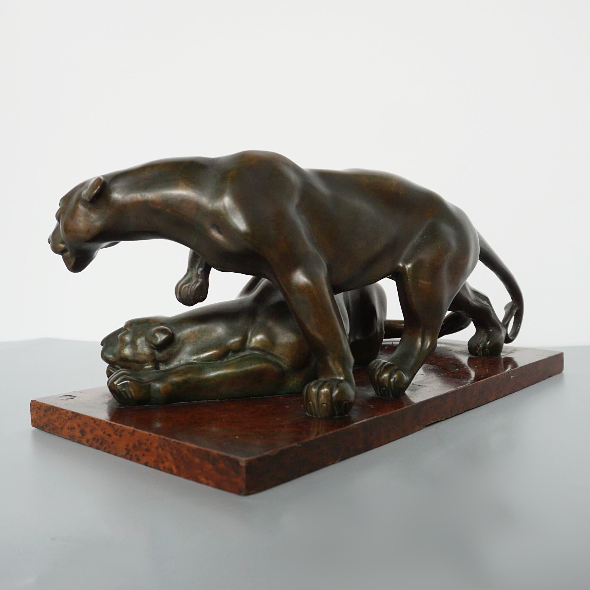 An Art Deco Bronze Sculpture Group Depicting Two Prowling Panthers In Good Condition In Forest Row, East Sussex