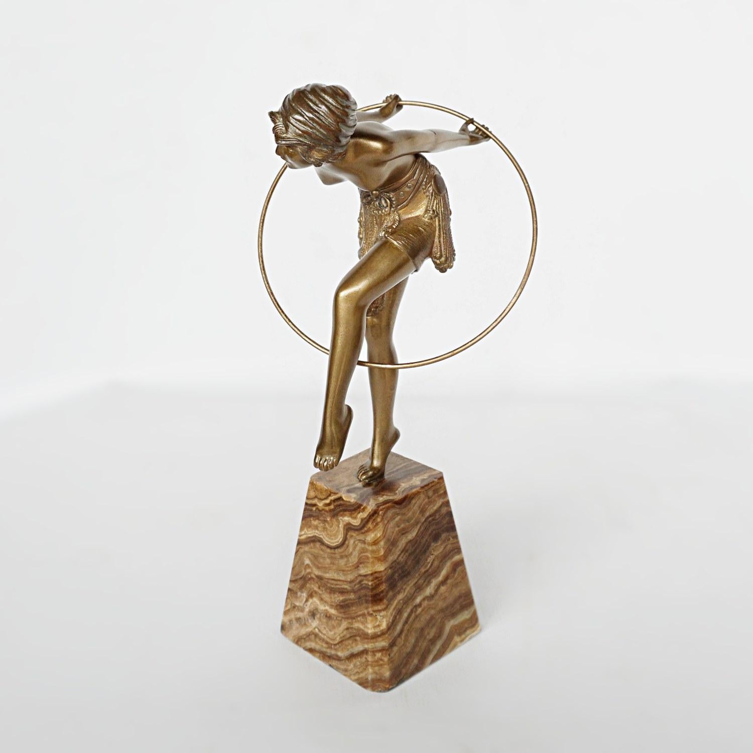 An Art Deco Bronze Study of a Hoop Dancer by Demétre Chiparus In Good Condition In Forest Row, East Sussex