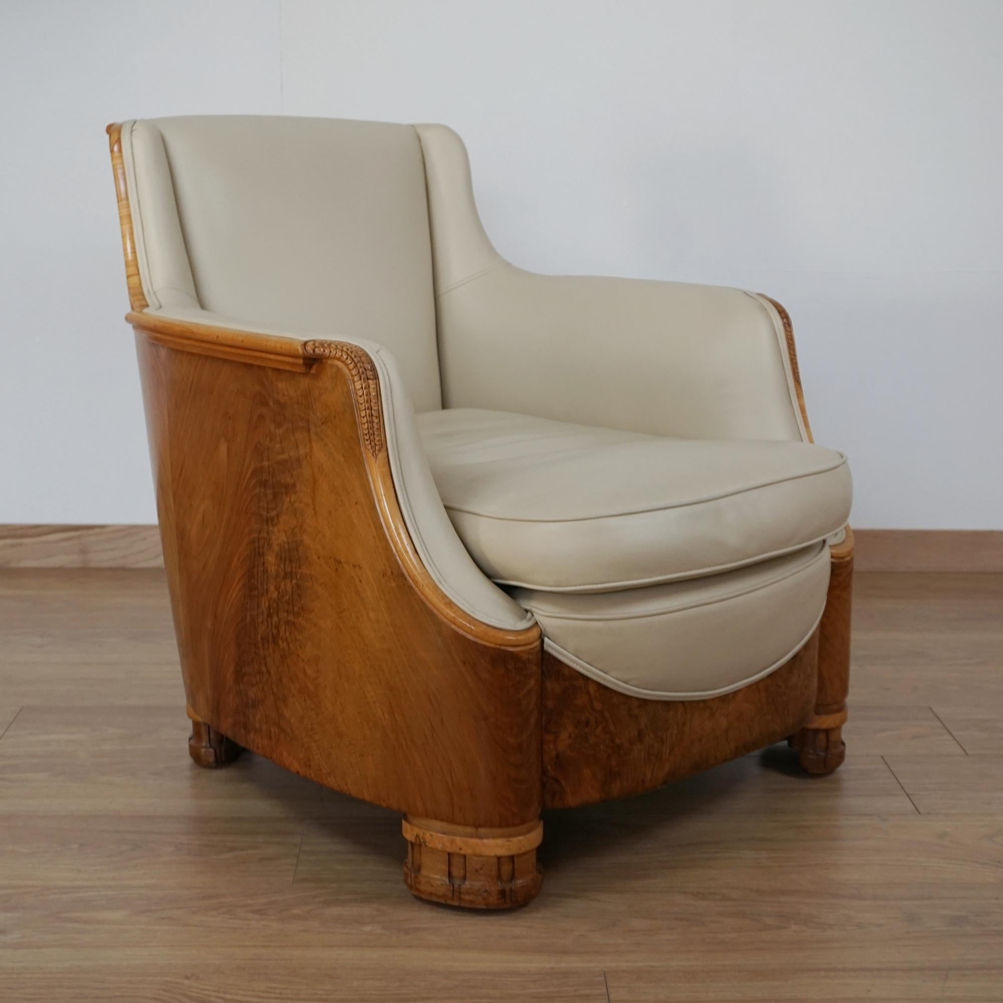 Paire de chaises Art Déco en ronce de noyer et cuir crème par Maurice Adams en vente 4