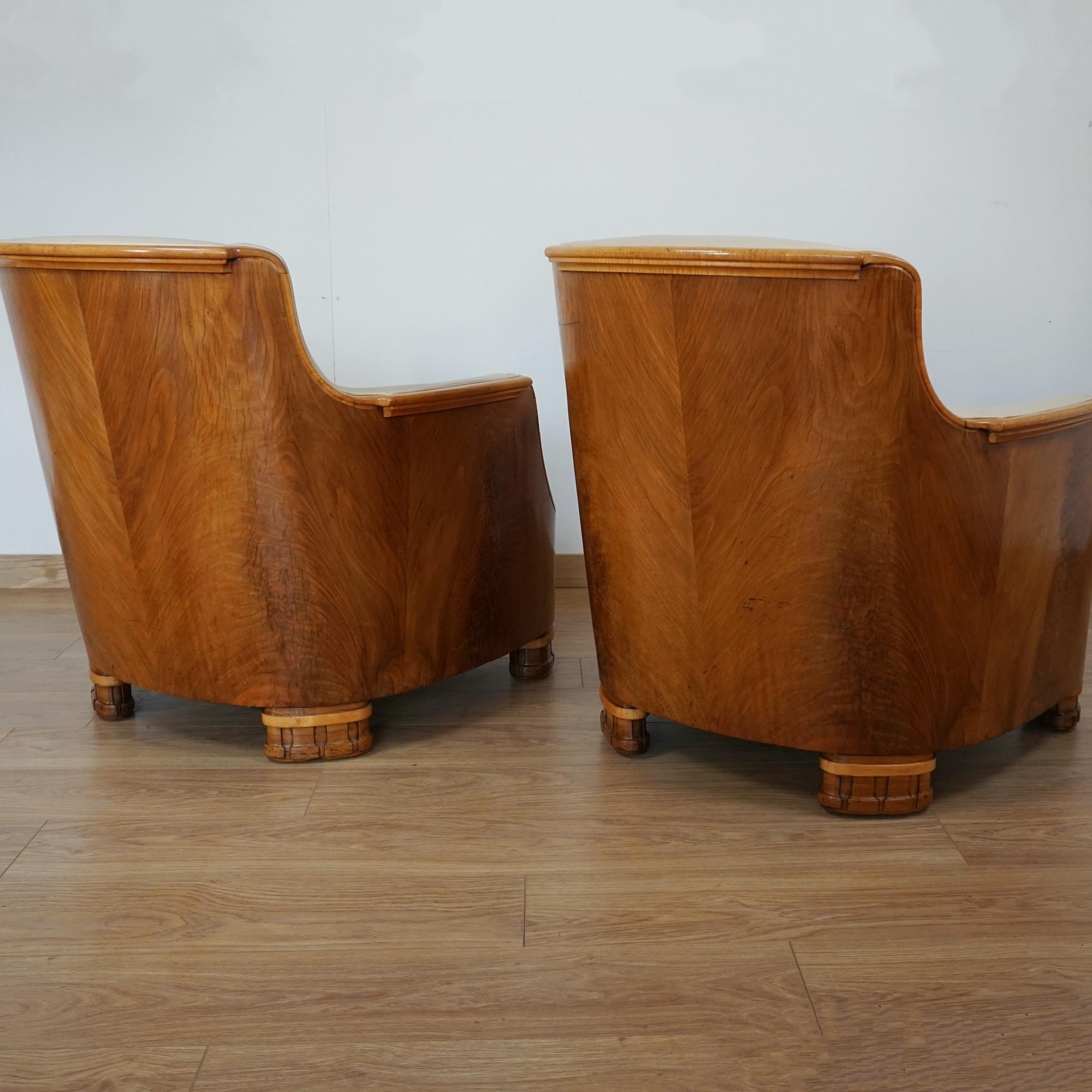 Cuir Paire de chaises Art Déco en ronce de noyer et cuir crème par Maurice Adams en vente