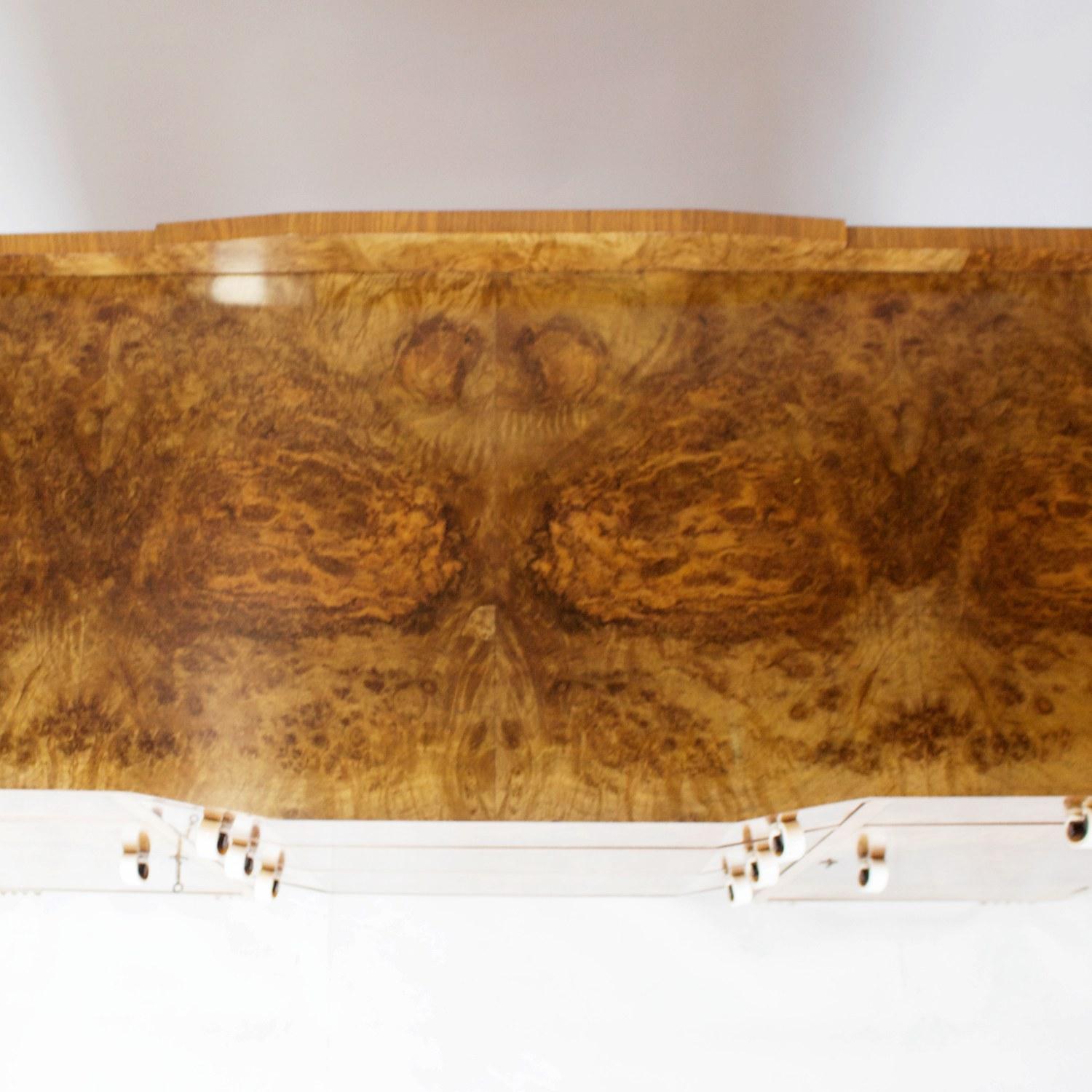 Art Deco Burr Walnut Veneered Sideboard, English, circa 1930 1