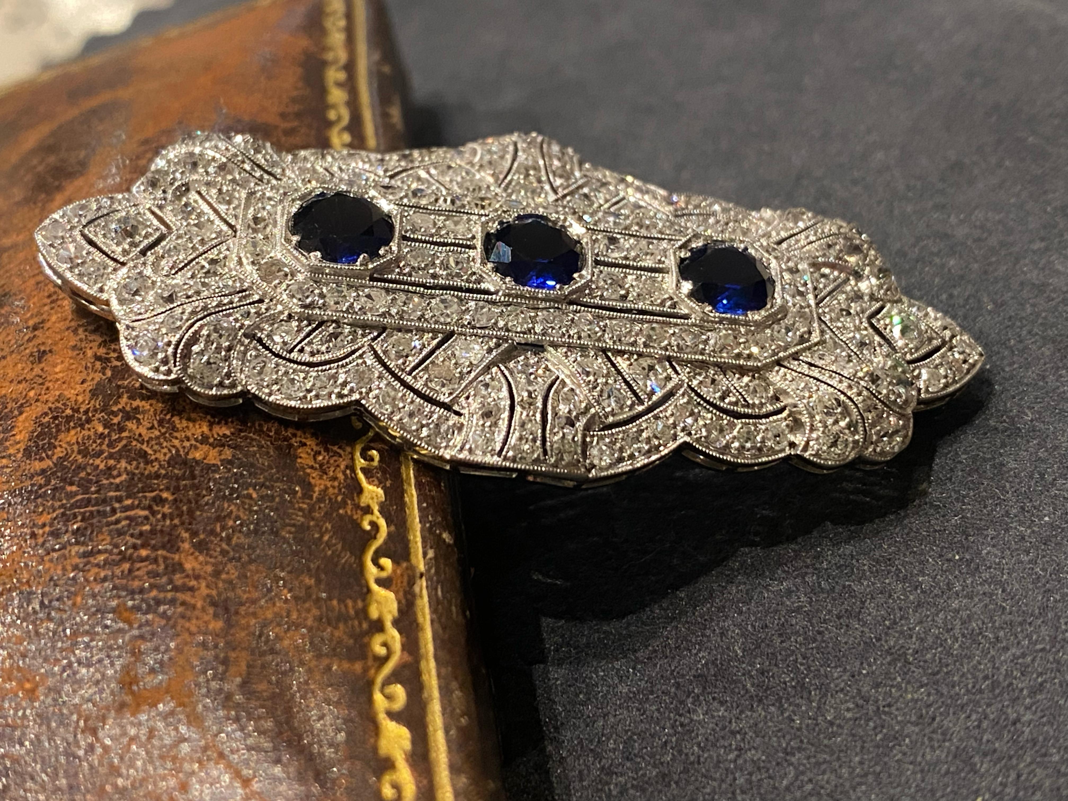 Art Deco An Art-Deco c1920’s Platinum, 5.00ct Diamond & 2.50ct Synthetic Sapphire Brooch For Sale