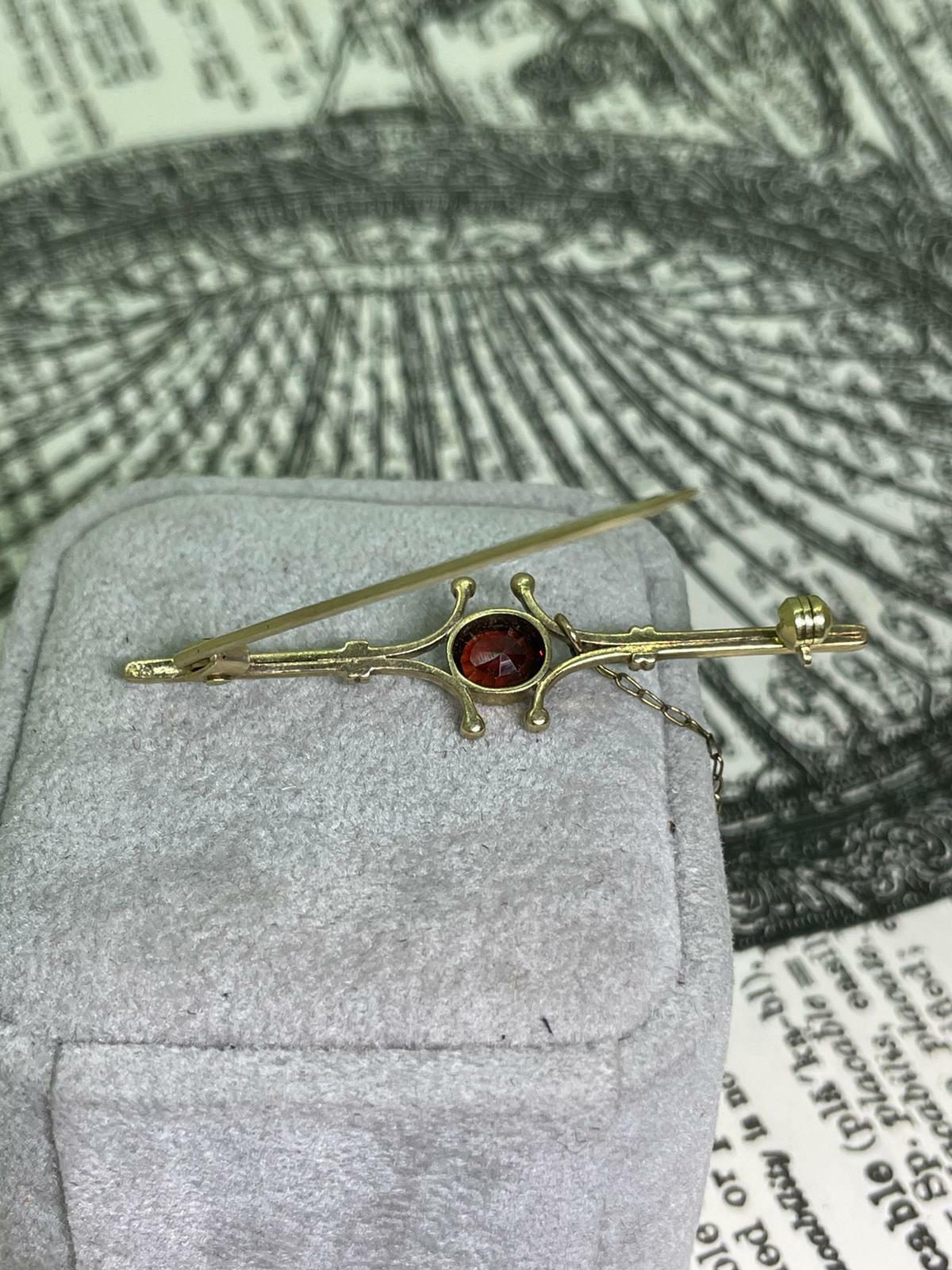 Oval Cut An Art-Deco c1930's Garnet (0.60ct) & 9K Gold Bar Brooch, with security chain. For Sale