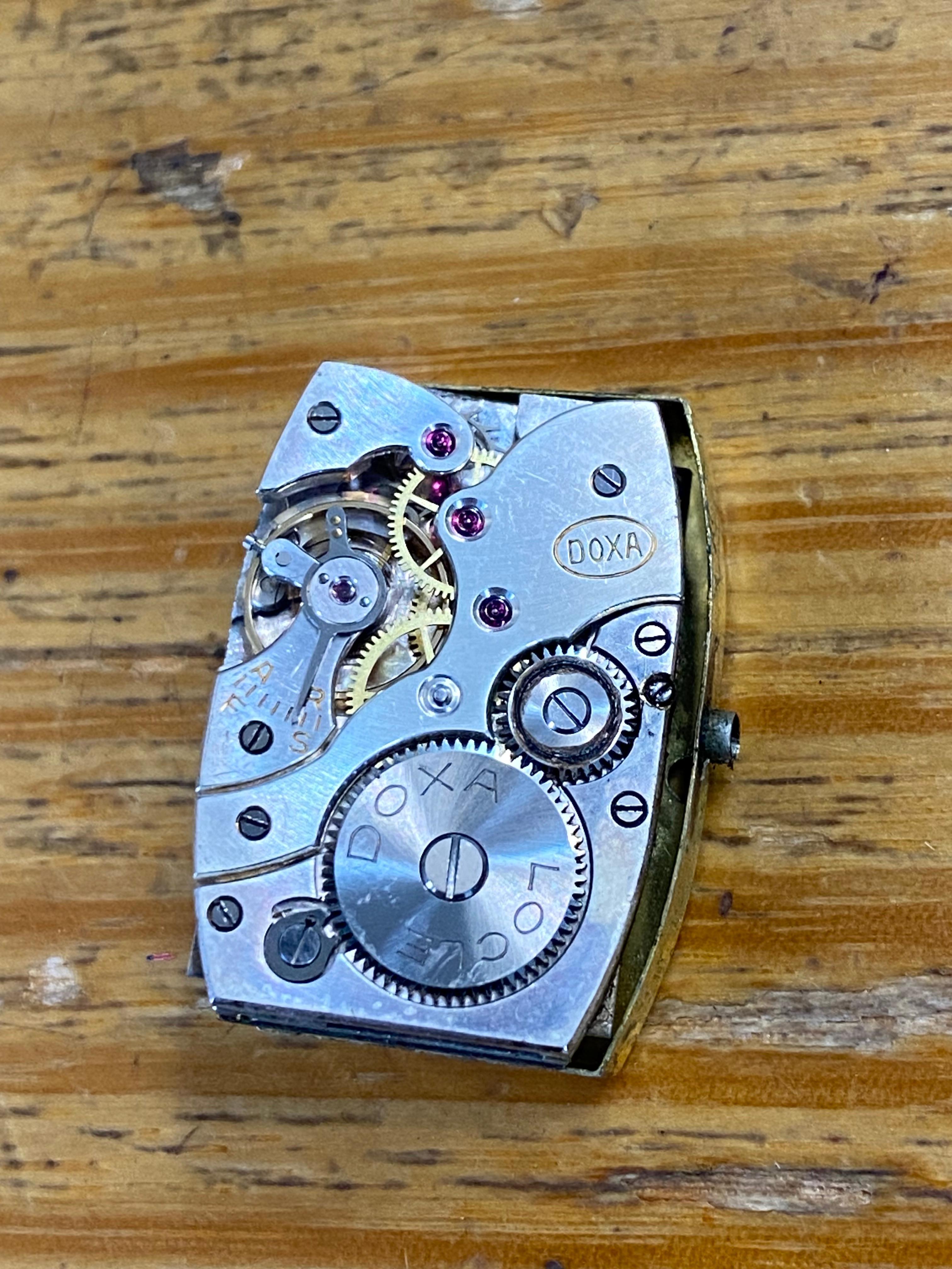 Reloj DOXA rectangular de acero y acero de estilo Art-Deco de 1930. Movimiento manual. Antimagnético. en Bueno estado para la venta en MELBOURNE, AU