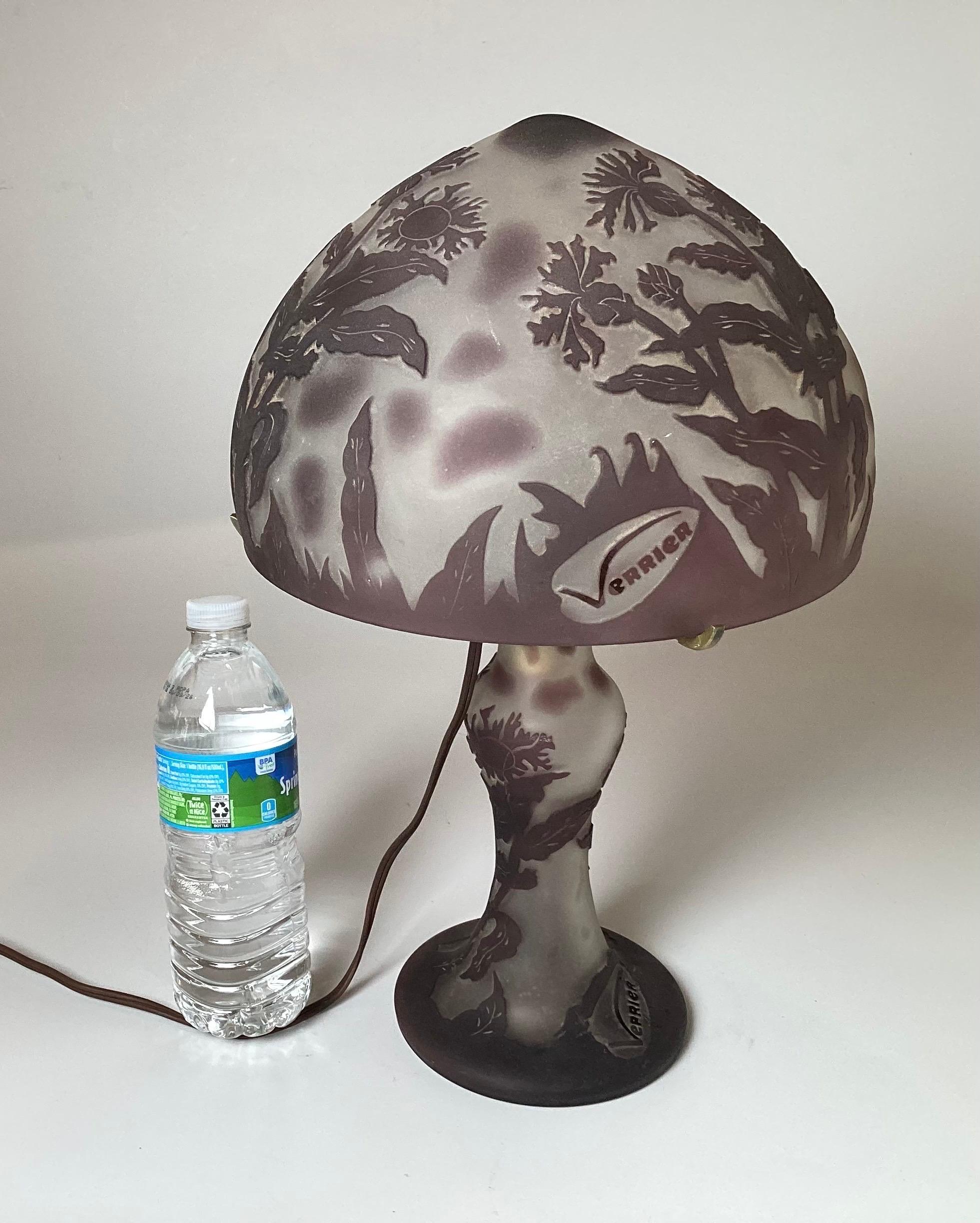 Lampe Art Déco en verre camée  par Verrier en vente 1