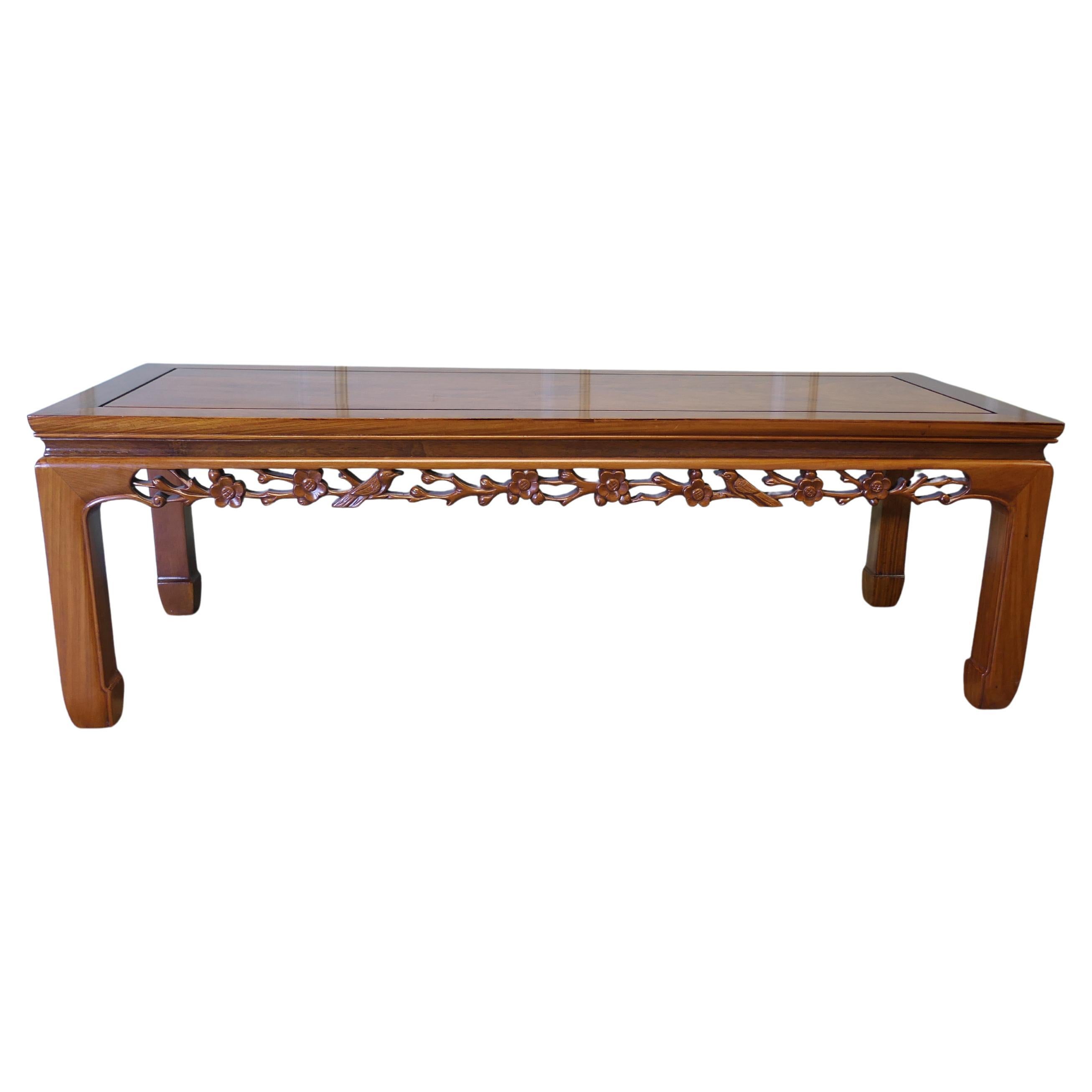 Table basse sculptée Art Deco sur un thème oriental